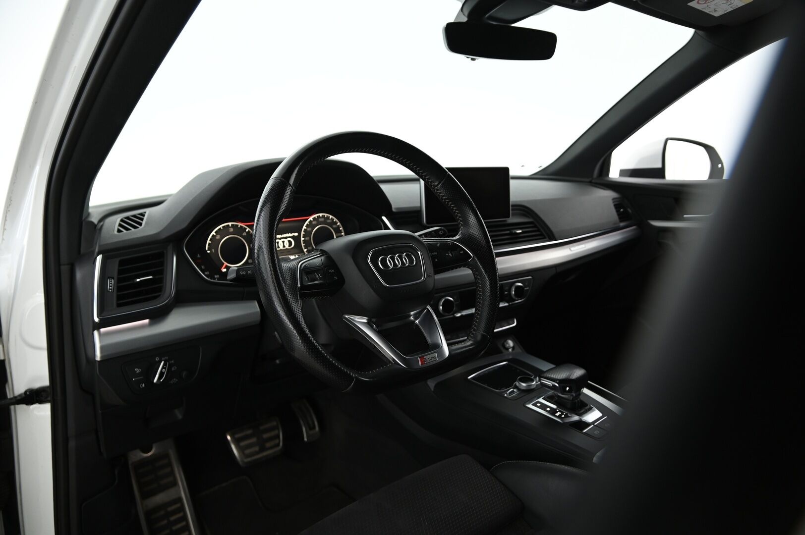 Audi Q5 2017 2,0 TDI 140 kW quattro S tronic S-Line *Webasto / Digimittaristo / Ilma-alusta / Led / Koukku / Ambient-valot* - Upea Audi Hirmuvarusteilla! / Tarkka huoltohistoria, jakohihna vaihdettu!