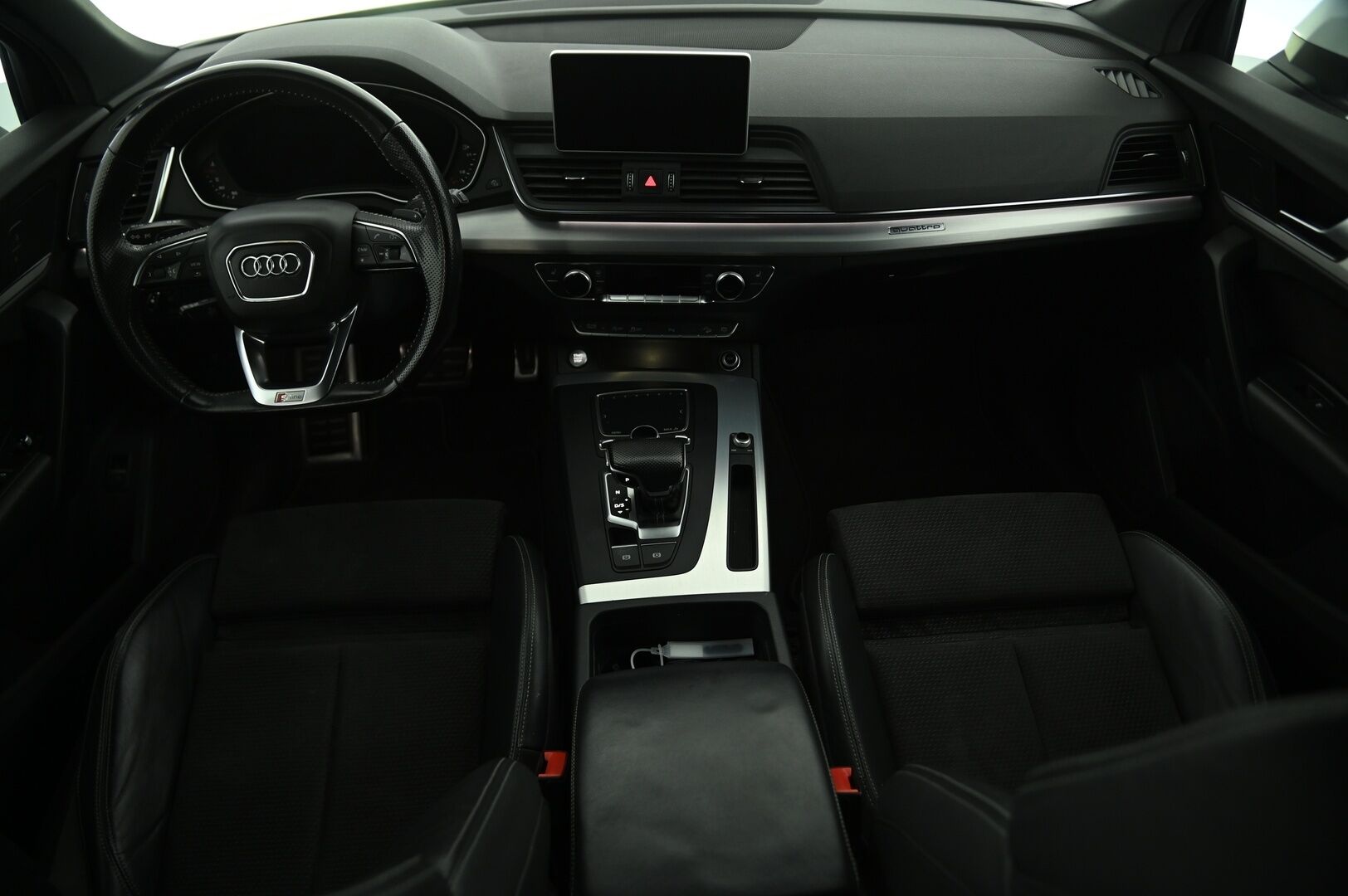 Audi Q5 2017 2,0 TDI 140 kW quattro S tronic S-Line *Webasto / Digimittaristo / Ilma-alusta / Led / Koukku / Ambient-valot* - Upea Audi Hirmuvarusteilla! / Tarkka huoltohistoria, jakohihna vaihdettu!