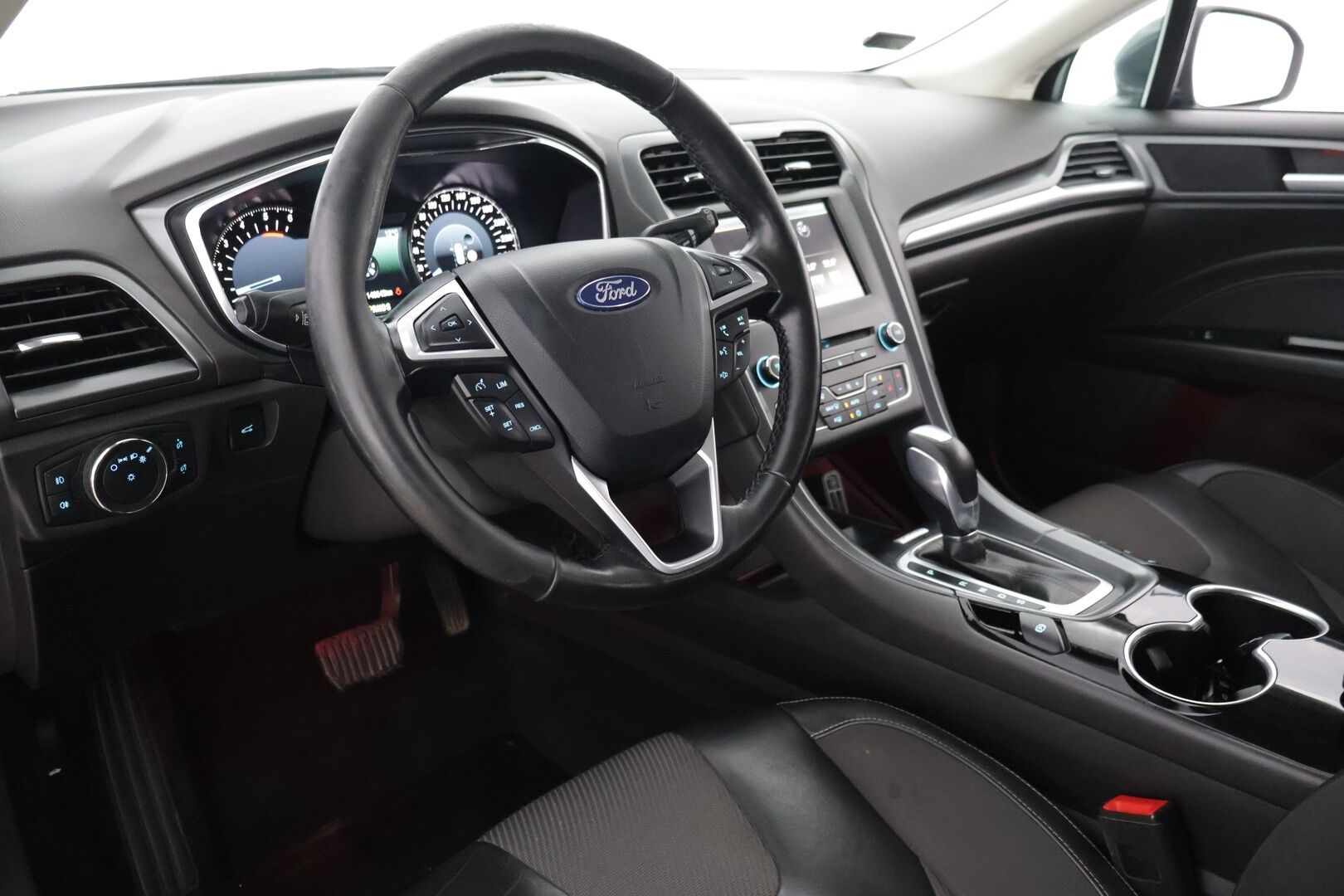 Ford Mondeo 2016 2,0 TDCi 180hv PowerShift Titanium Wagon - 3,99 % KORKOTARJOUS TÄHÄN AUTOON - 31.5. ASTI! - * Avaimeton ovien avaus / LED /  Sähkökontti / Muistipenkki / Läm.Tuulilasi *