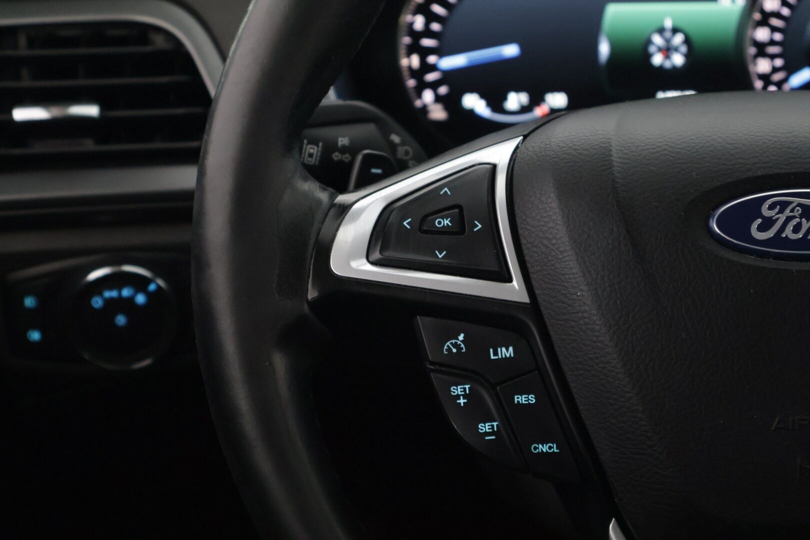 Ford Mondeo 2016 2,0 TDCi 180hv PowerShift Titanium Wagon - 3,99 % KORKOTARJOUS TÄHÄN AUTOON - 31.5. ASTI! - * Avaimeton ovien avaus / LED /  Sähkökontti / Muistipenkki / Läm.Tuulilasi *