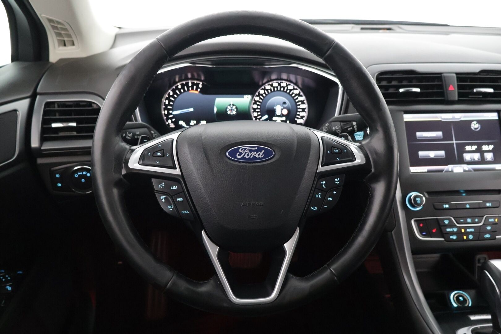 Ford Mondeo 2016 2,0 TDCi 180hv PowerShift Titanium Wagon - 3,99 % KORKOTARJOUS TÄHÄN AUTOON - 31.5. ASTI! - * Avaimeton ovien avaus / LED /  Sähkökontti / Muistipenkki / Läm.Tuulilasi *