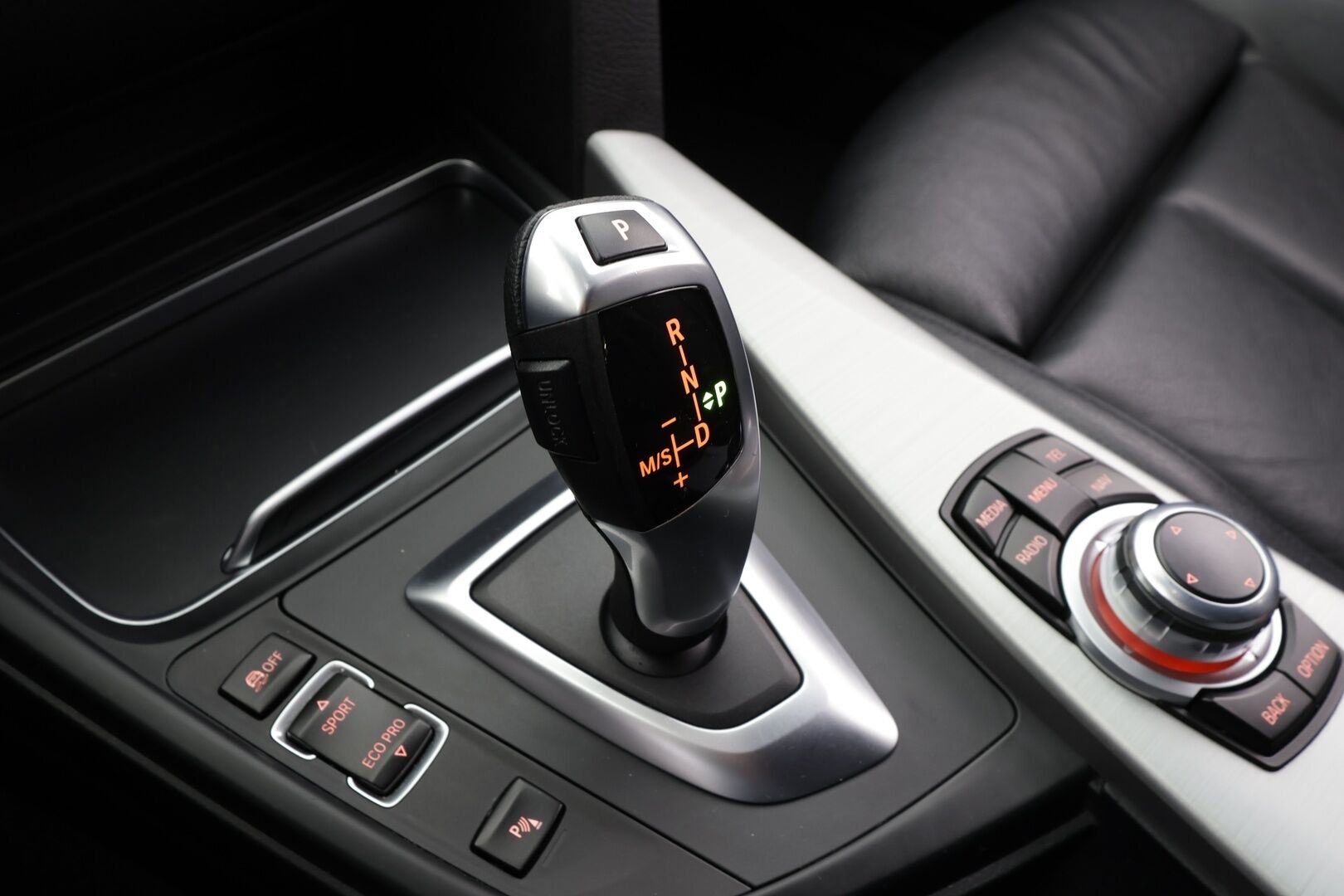 BMW 320 Gran Turismo 2017 F34 Gran Turismo 320i A xDrive Business Exclusive Edition M Sport * LED / P.tutkat / Sportpenkki Muistilla / Navi * - HUD / Vakkari / Bluetooth / Suomi-auto / Kahdet renkaat - HULLU BLACKWEEK KORKOTARJOUS 2,49%