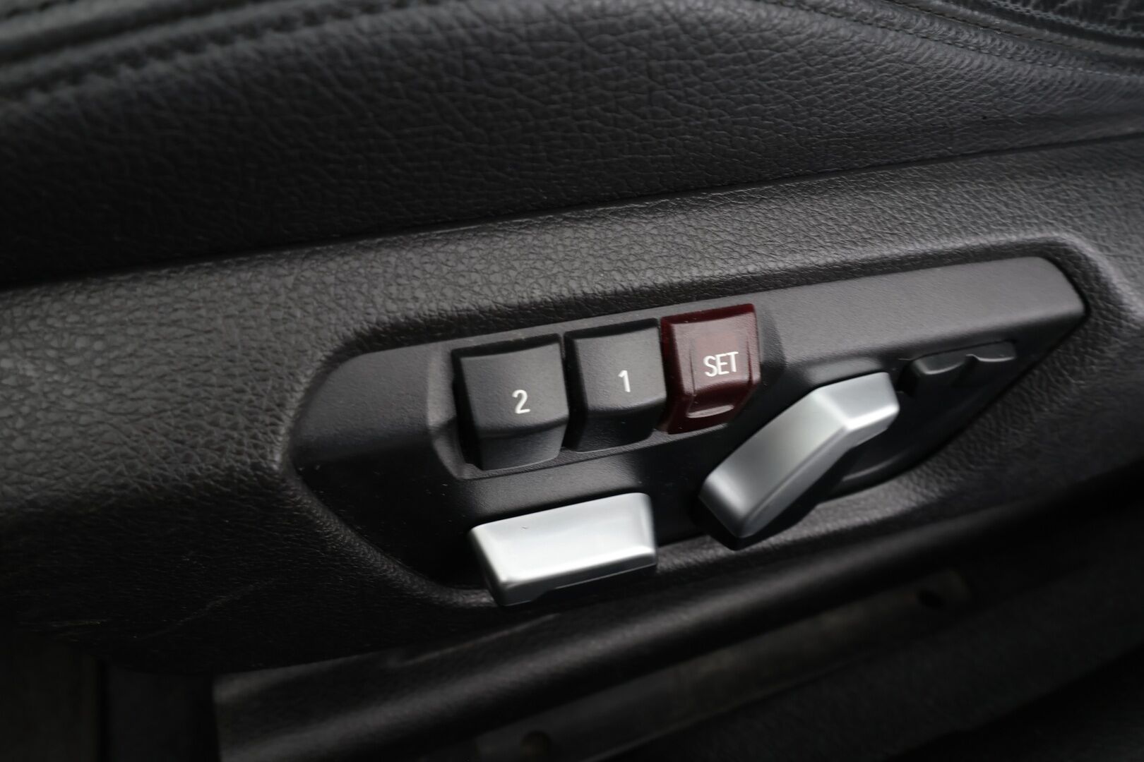 BMW 320 Gran Turismo 2017 F34 Gran Turismo 320i A xDrive Business Exclusive Edition M Sport * LED / P.tutkat / Sportpenkki Muistilla / Navi * - HUD / Vakkari / Bluetooth / Suomi-auto / Kahdet renkaat - HULLU BLACKWEEK KORKOTARJOUS 2,49%