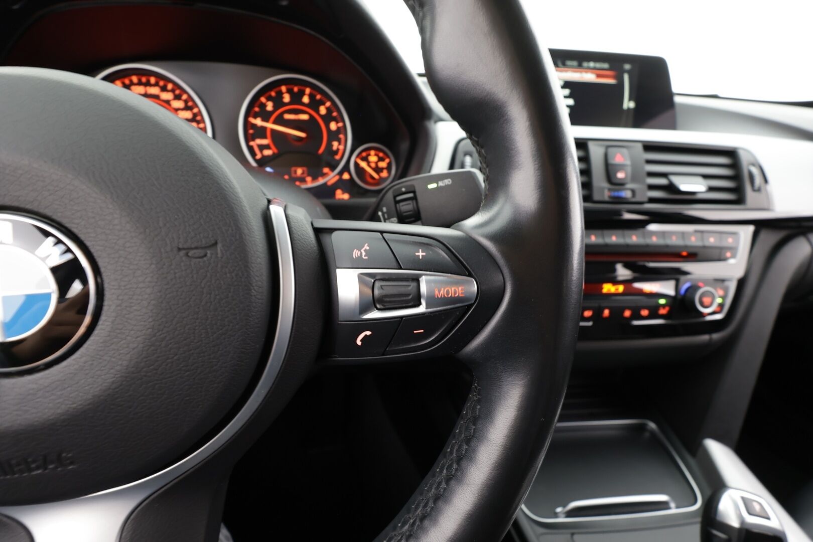 BMW 320 Gran Turismo 2017 F34 Gran Turismo 320i A xDrive Business Exclusive Edition M Sport * LED / P.tutkat / Sportpenkki Muistilla / Navi * - HUD / Vakkari / Bluetooth / Suomi-auto / Kahdet renkaat - HULLU BLACKWEEK KORKOTARJOUS 2,49%