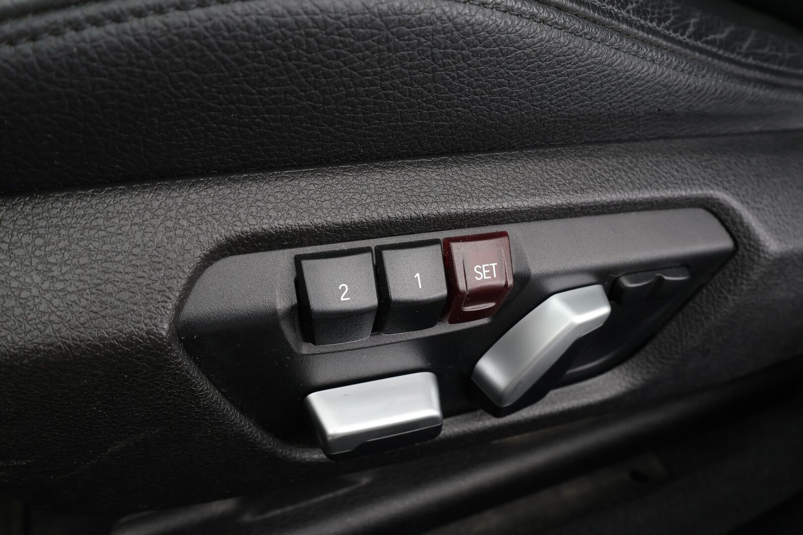 BMW 320 Gran Turismo 2017 F34 Gran Turismo 320i A xDrive Business Exclusive Edition M Sport * LED / P.tutkat / Sportpenkki Muistilla / Navi * - HUD / Vakkari / Bluetooth / Suomi-auto / Kahdet renkaat - HULLU BLACKWEEK KORKOTARJOUS 2,49%