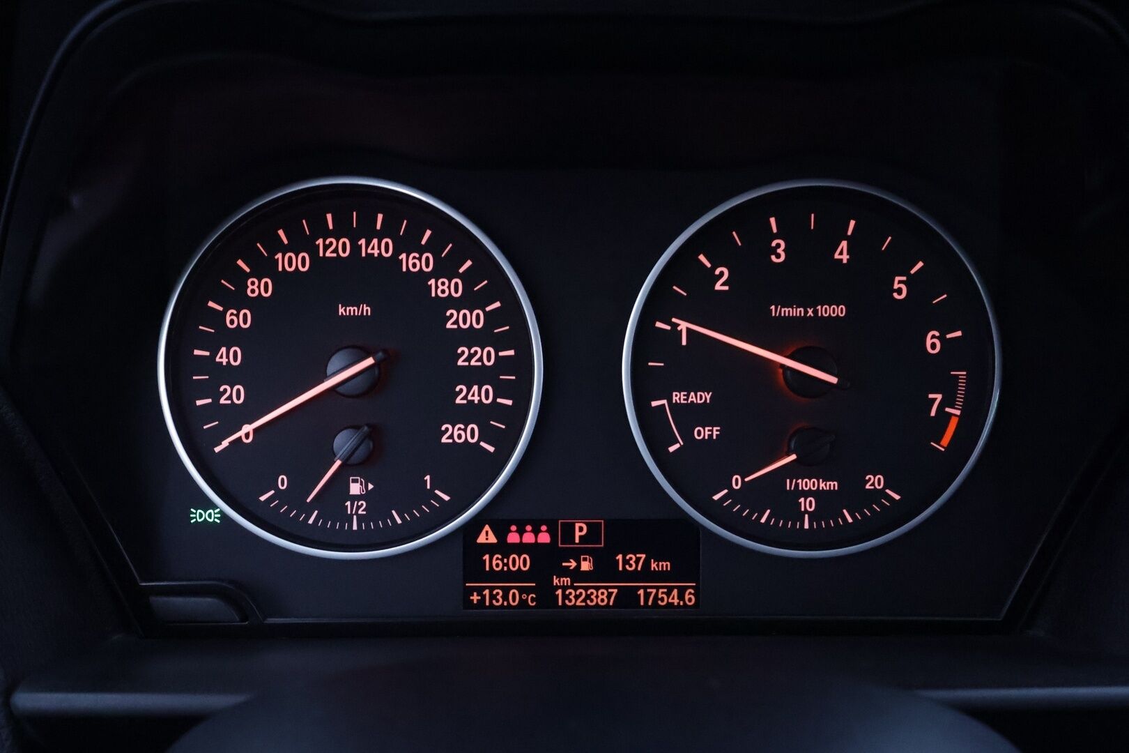 BMW 118 2017 F20 Hatchback 118i A Business * Suomi-auto / Vakkari / P.tutka / LED / Lohkolämmitin * - Kahdet renkaat aluvanteilla