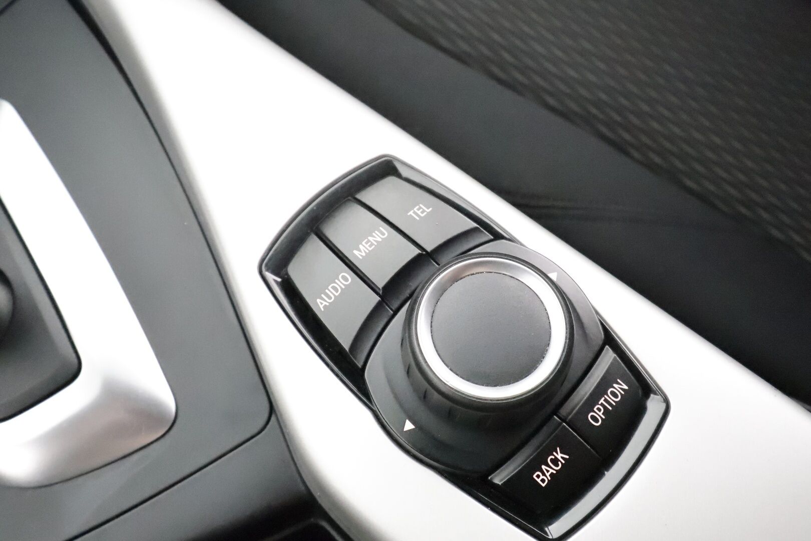 BMW 118 2017 F20 Hatchback 118i A Business * Suomi-auto / Vakkari / P.tutka / LED / Lohkolämmitin * - Kahdet renkaat aluvanteilla