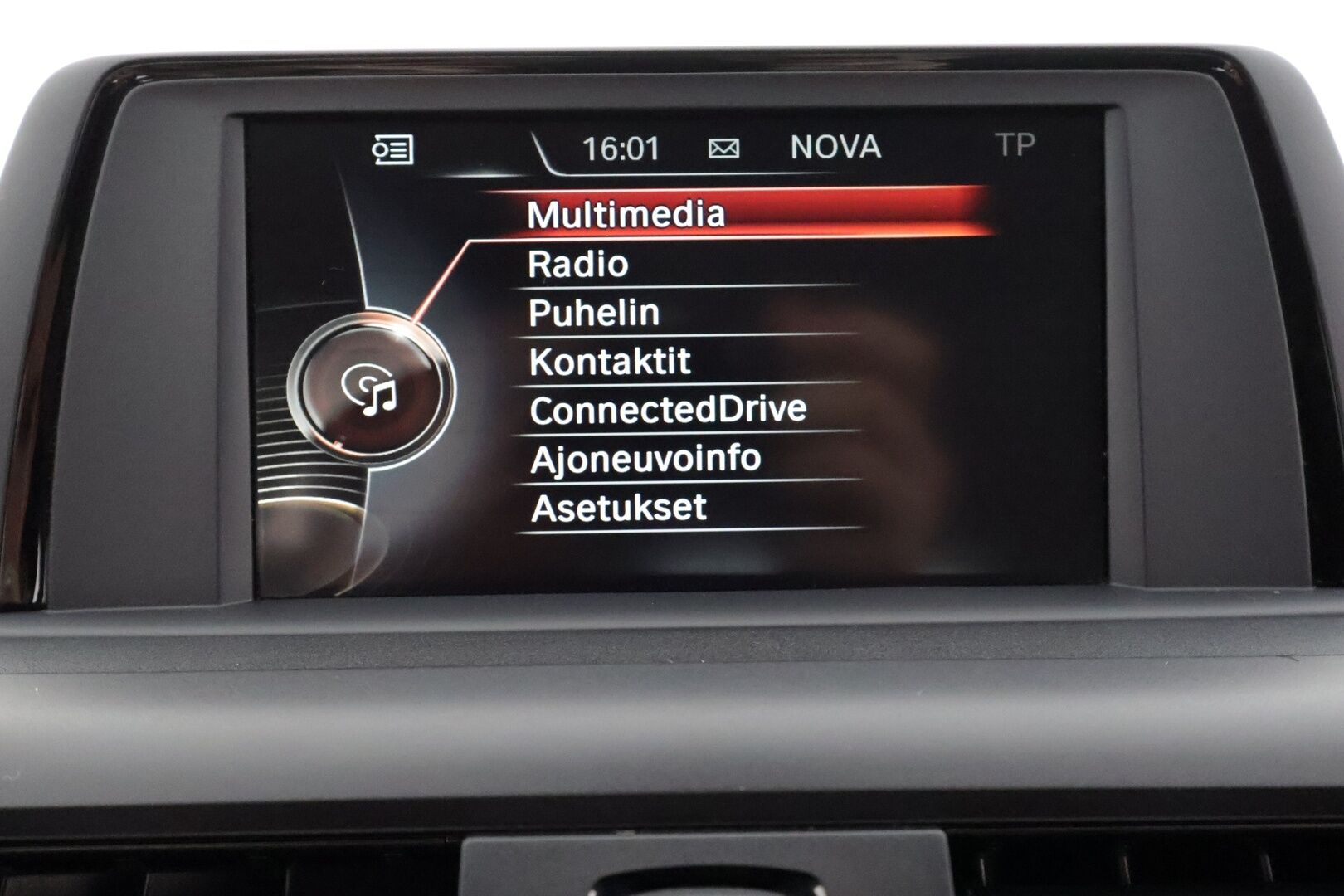 BMW 118 2017 F20 Hatchback 118i A Business * Suomi-auto / Vakkari / P.tutka / LED / Lohkolämmitin * - Kahdet renkaat aluvanteilla