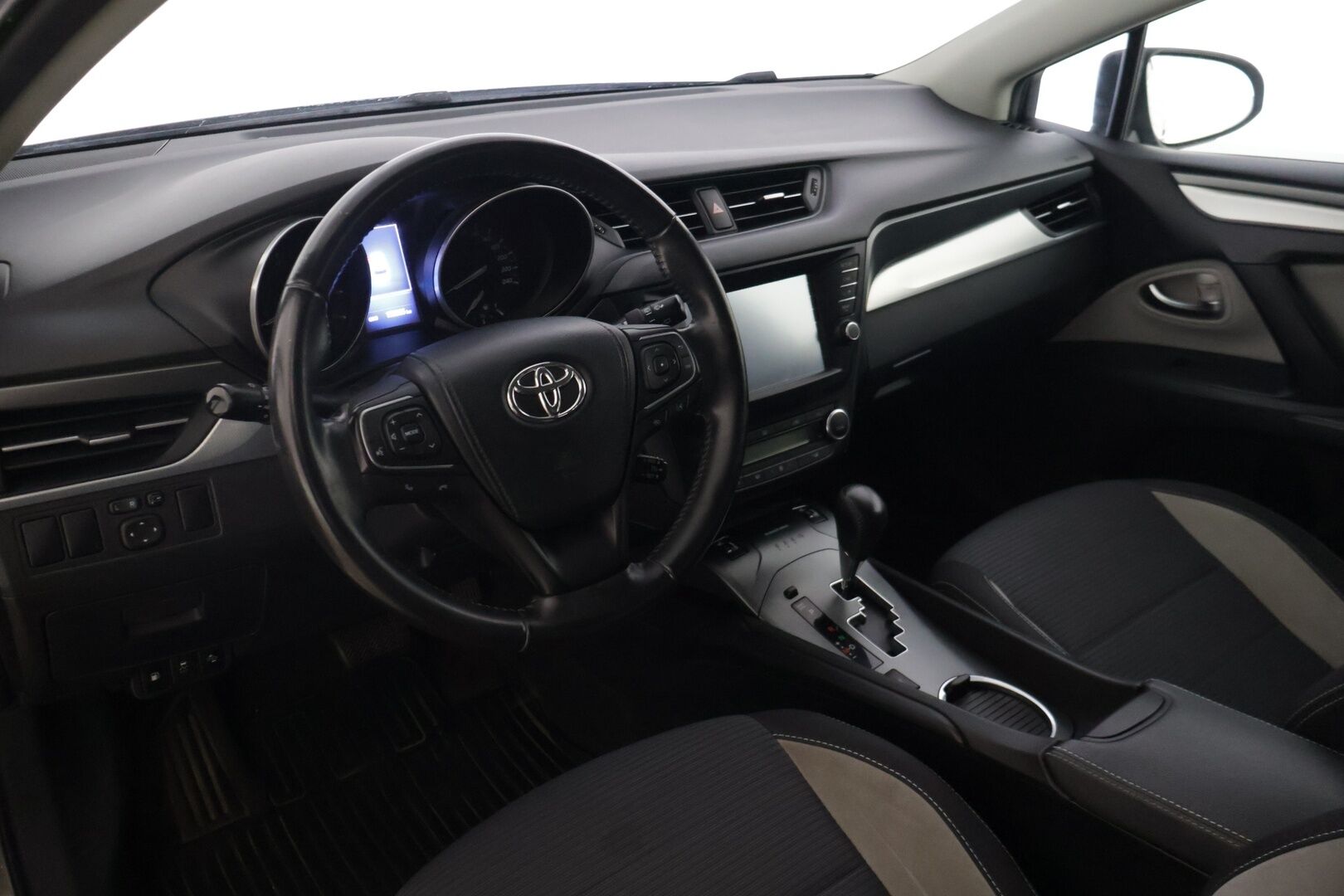 Toyota Avensis 2017 Touring Sports 1,8 Valvematic Edition Business Multidrive S - | Suomi-Auto | Peruutuskamera | Vetokoukku | Navi | Lämmitettävä tuulilasi | Kaistavahti | Törmäysvaroitin |
