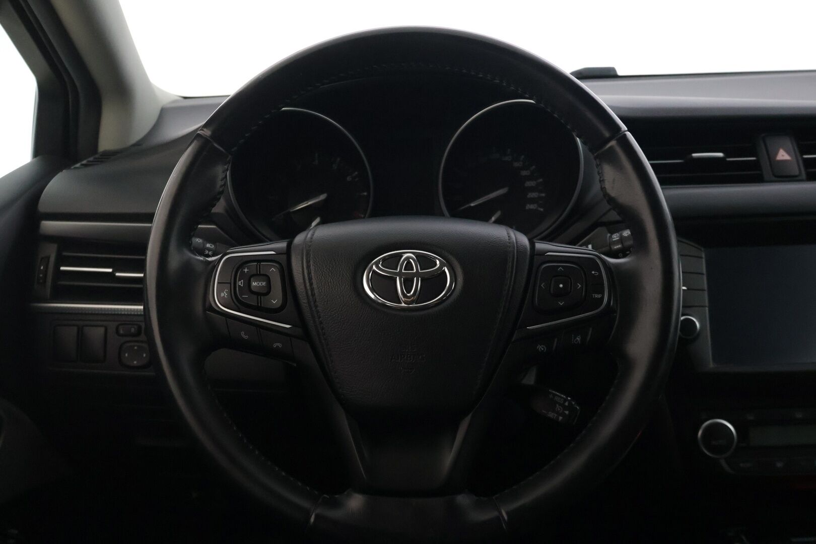 Toyota Avensis 2017 Touring Sports 1,8 Valvematic Edition Business Multidrive S - | Suomi-Auto | Peruutuskamera | Vetokoukku | Navi | Lämmitettävä tuulilasi | Kaistavahti | Törmäysvaroitin |