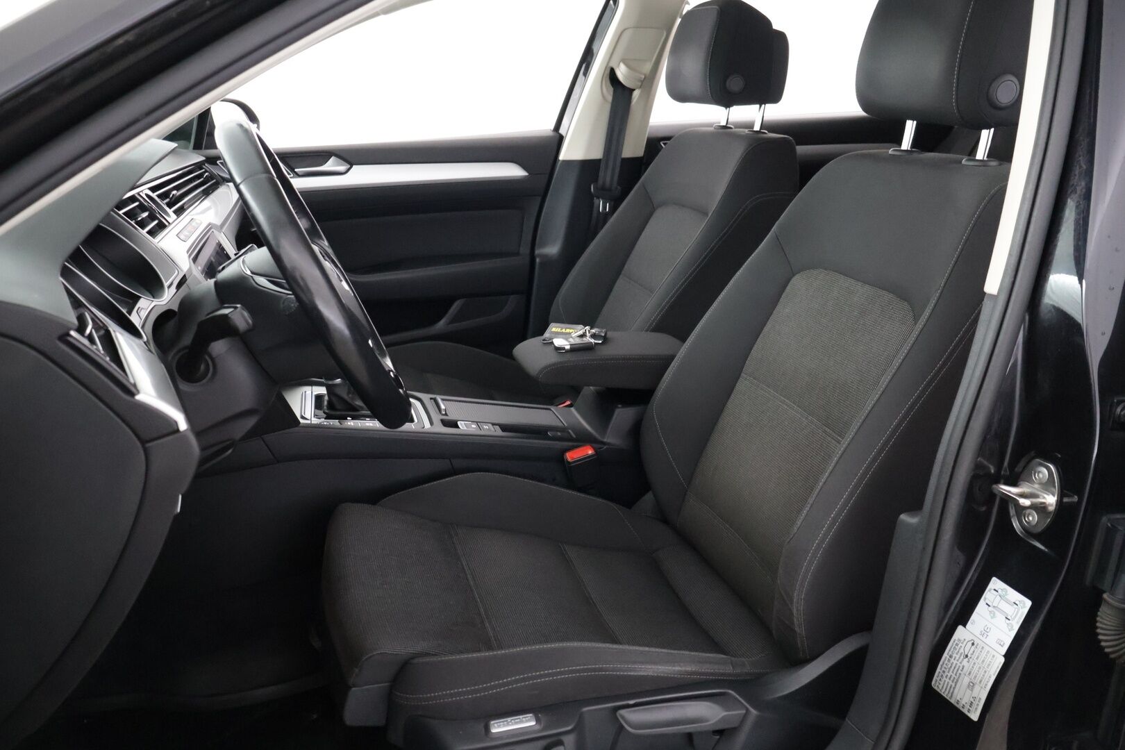 Volkswagen Passat 2018 Variant Comfortline 2,0 TDI 110 kW (150 hv) DSG-automaatti - Juuri Katsastettu! | Juuri Huollettu! | Suomi-auto | ACC | Webasto | Vetokoukku | Navi | LED | ErgoComfort | CarPlay | 2x Renkaat