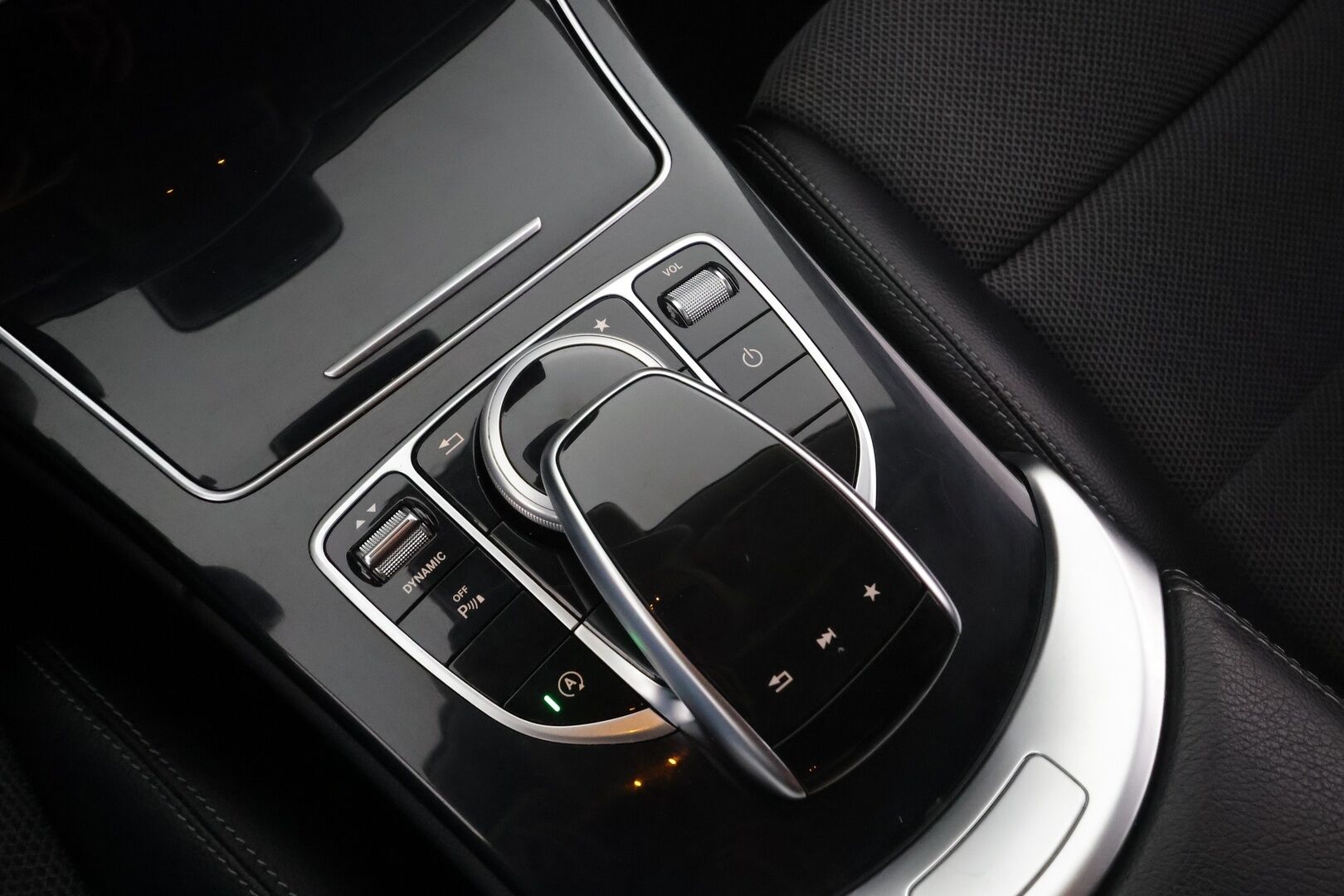 Mercedes-Benz C 2017 200 Coupé 4Matic A * Webasto / Vakkari / ILS-LED / Muistipenkit / Navi / Puolinahat * - Suomi-auto / Kahdet renkaat aluvanteilla