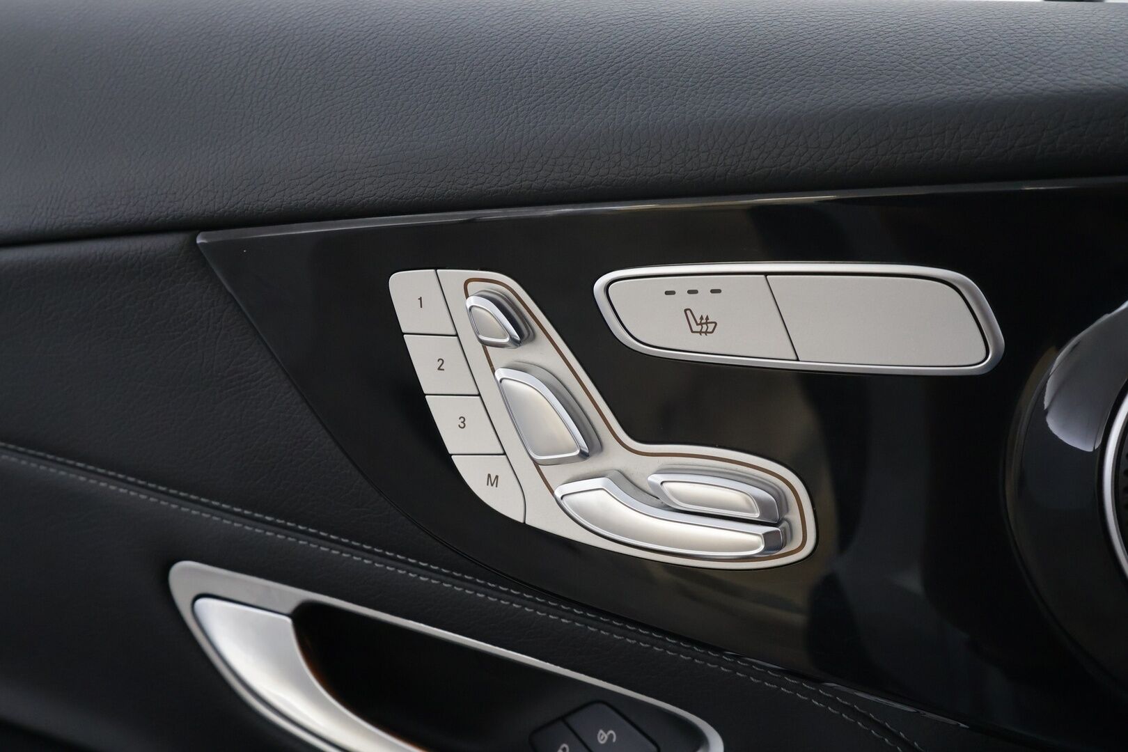 Mercedes-Benz C 2017 200 Coupé 4Matic A * Webasto / Vakkari / ILS-LED / Muistipenkit / Navi / Puolinahat * - Suomi-auto / Kahdet renkaat aluvanteilla