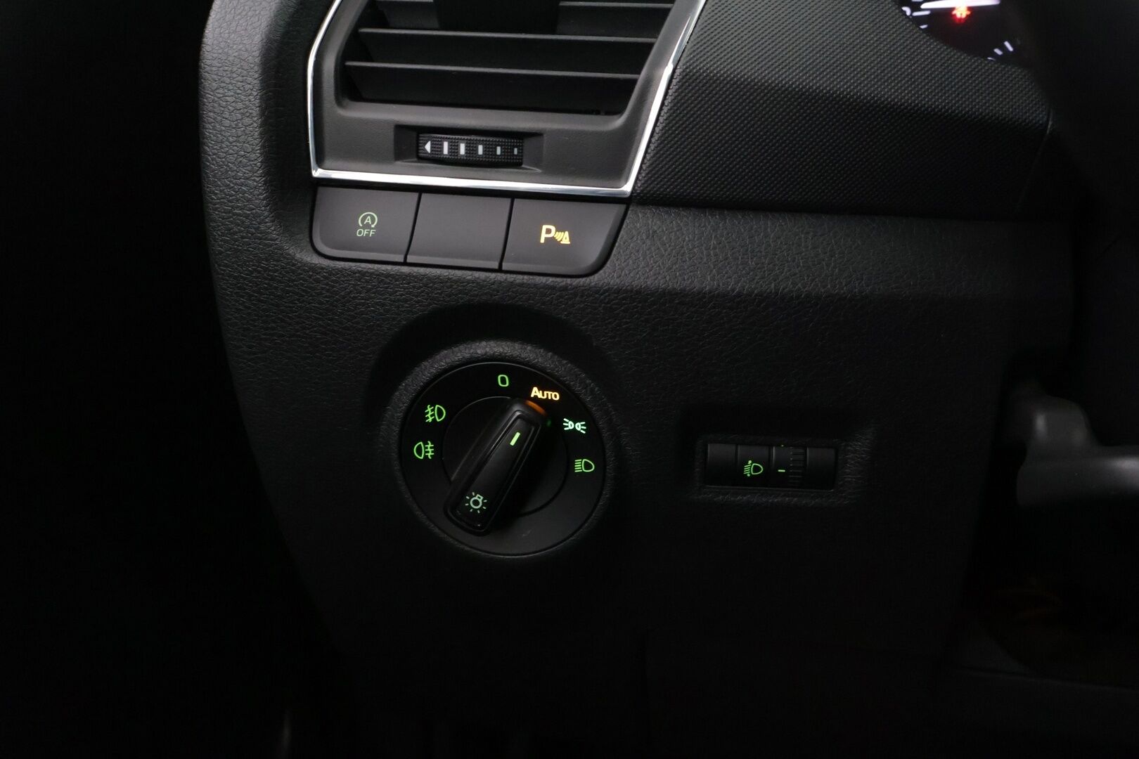 Skoda Fabia 2018 Combi 1,0 TSI 95 Style *KeyLessGo / P-tutkat / Vakkari / AppleCarPlay / Lohkolämmitin / Ilmastointi* - Hyvin varusteltu Fabia!