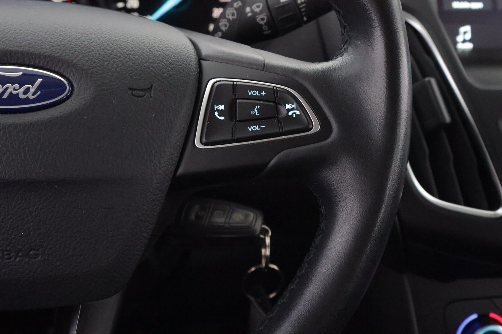 Ford Focus 2017 1,0 EcoBoost 125 hv Start/Stop M6 Edition 5-ovinen - YritysOutlet - Myydään vain yrityksille - 1,0 EcoBoost 125 hv Start/Stop M6 Edition 5-ovinen