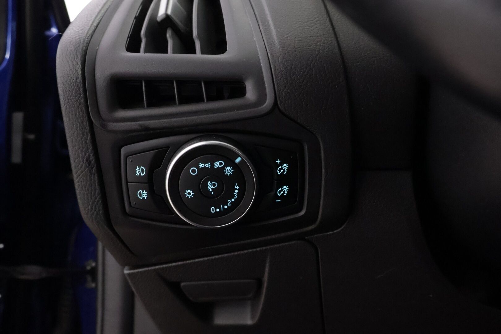 Ford Focus 2017 1,0 EcoBoost 125 hv Start/Stop M6 Edition 5-ovinen - YritysOutlet - Myydään vain yrityksille - 1,0 EcoBoost 125 hv Start/Stop M6 Edition 5-ovinen