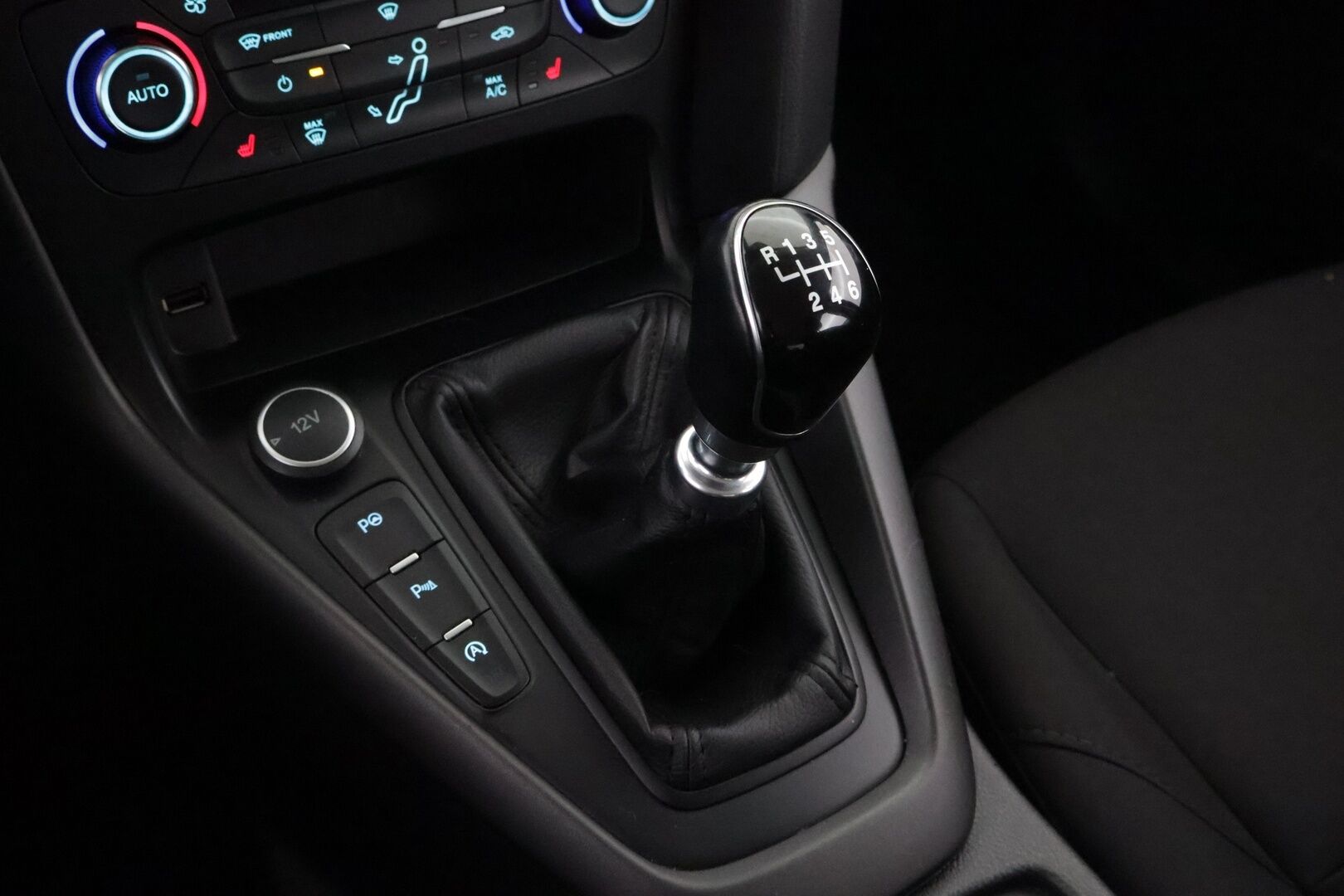 Ford Focus 2017 1,0 EcoBoost 125 hv Start/Stop M6 Edition 5-ovinen - YritysOutlet - Myydään vain yrityksille - 1,0 EcoBoost 125 hv Start/Stop M6 Edition 5-ovinen