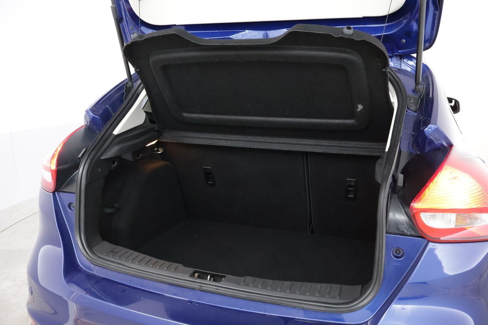 Ford Focus 2017 1,0 EcoBoost 125 hv Start/Stop M6 Edition 5-ovinen - YritysOutlet - Myydään vain yrityksille - 1,0 EcoBoost 125 hv Start/Stop M6 Edition 5-ovinen