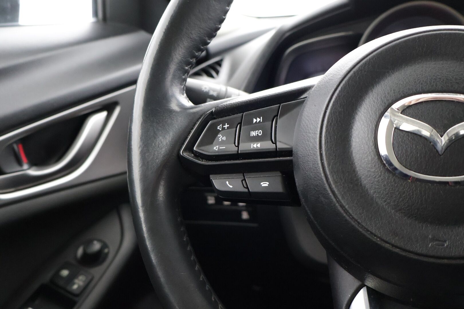 Mazda CX-3 2017 2,0 (120 hv) SKYACTIV-G Premium Plus 6MT EL3 - | Vakkari | Peruutuskamera | Avaimeton käynnistys | Kaistavahti | Ratinlämmitin | Suomi-auto | Lohkolämmitin + S.lämmitin |