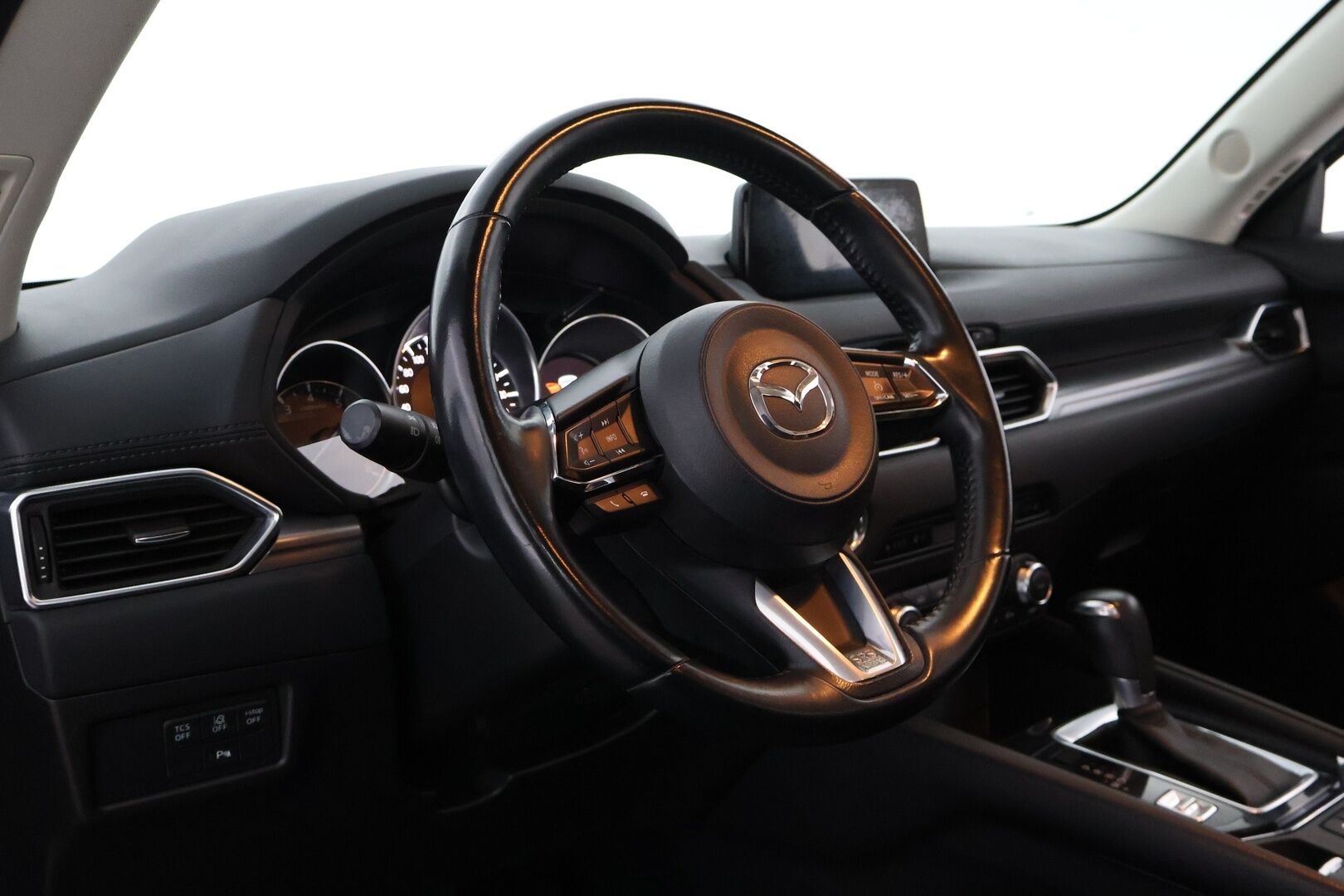 Mazda CX-5 2018 2,0 SKYACTIV-G AWD Premium Plus Business 6AT 5ov QN1Y - HUD / P.Kamera / Lohko&Sisä / Vetokoukku / Vakkari / BLIS / Ratinlämmitin / Suomiauto
