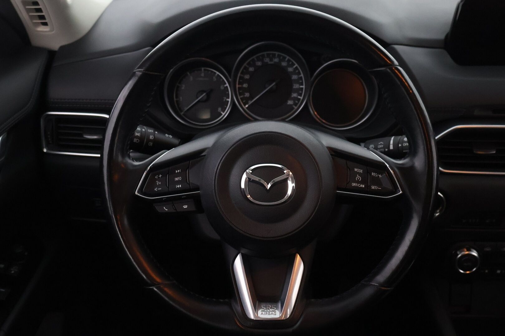 Mazda CX-5 2018 2,0 SKYACTIV-G AWD Premium Plus Business 6AT 5ov QN1Y - HUD / P.Kamera / Lohko&Sisä / Vetokoukku / Vakkari / BLIS / Ratinlämmitin / Suomiauto