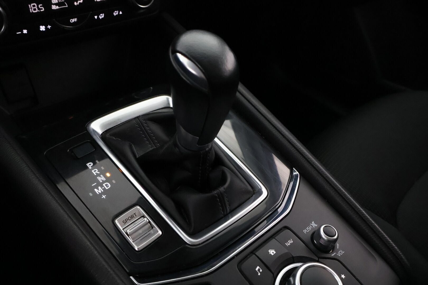 Mazda CX-5 2018 2,0 SKYACTIV-G AWD Premium Plus Business 6AT 5ov QN1Y - HUD / P.Kamera / Lohko&Sisä / Vetokoukku / Vakkari / BLIS / Ratinlämmitin / Suomiauto