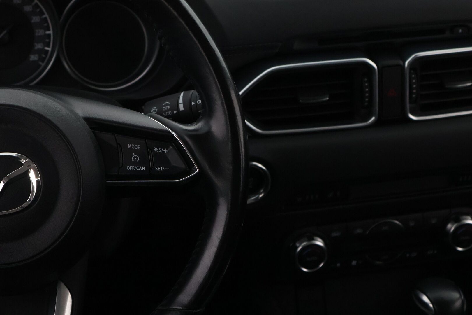 Mazda CX-5 2018 2,0 SKYACTIV-G AWD Premium Plus Business 6AT 5ov QN1Y - HUD / P.Kamera / Lohko&Sisä / Vetokoukku / Vakkari / BLIS / Ratinlämmitin / Suomiauto