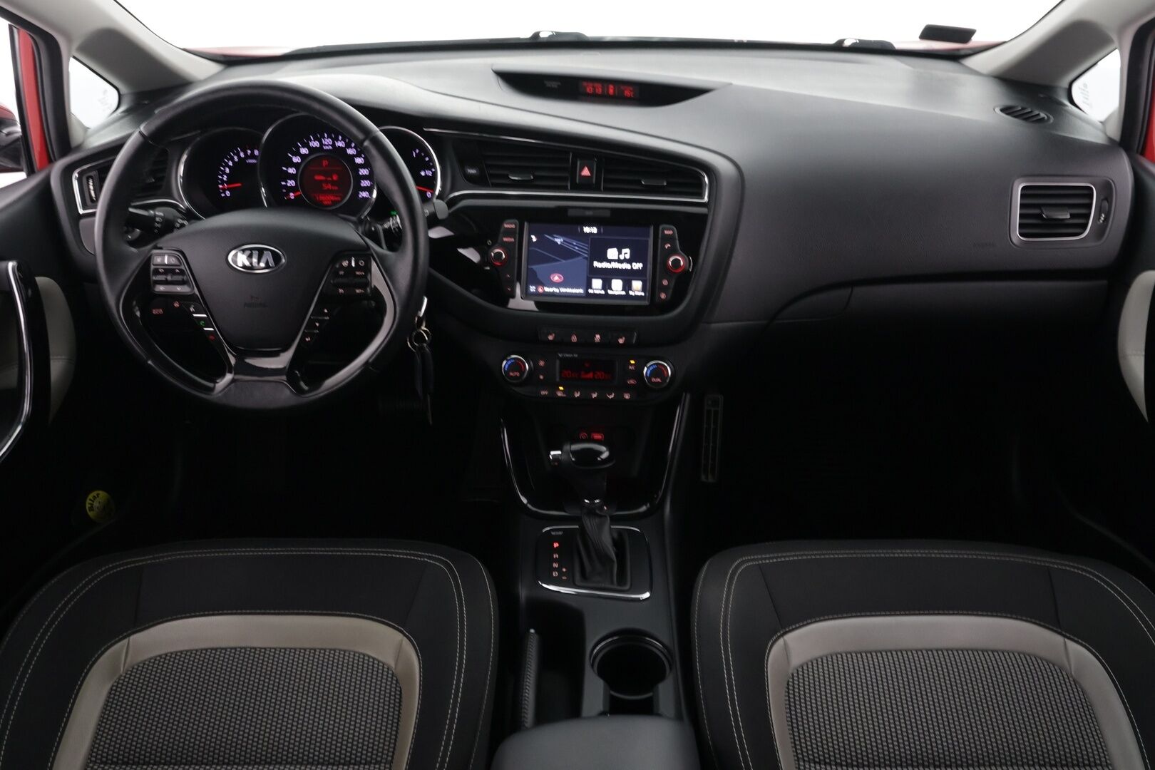 Kia cee'd 2017 1,6 EX SW DCT A/T / Vakkari / P-kamera / Lohko+sisälämmitin / Apple&Android / Koukku / Ratinlämmitin / Navi - Suomi-auto / Merkkihuollettu / 2x Aluvanteet / Uudenveroiset nastat, sekä kesärenkaat!