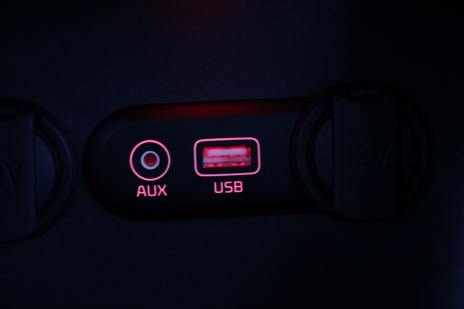 Kia cee'd 2017 1,6 EX SW DCT A/T / Vakkari / P-kamera / Lohko+sisälämmitin / Apple&Android / Koukku / Ratinlämmitin / Navi - Suomi-auto / Merkkihuollettu / 2x Aluvanteet / Uudenveroiset nastat, sekä kesärenkaat!