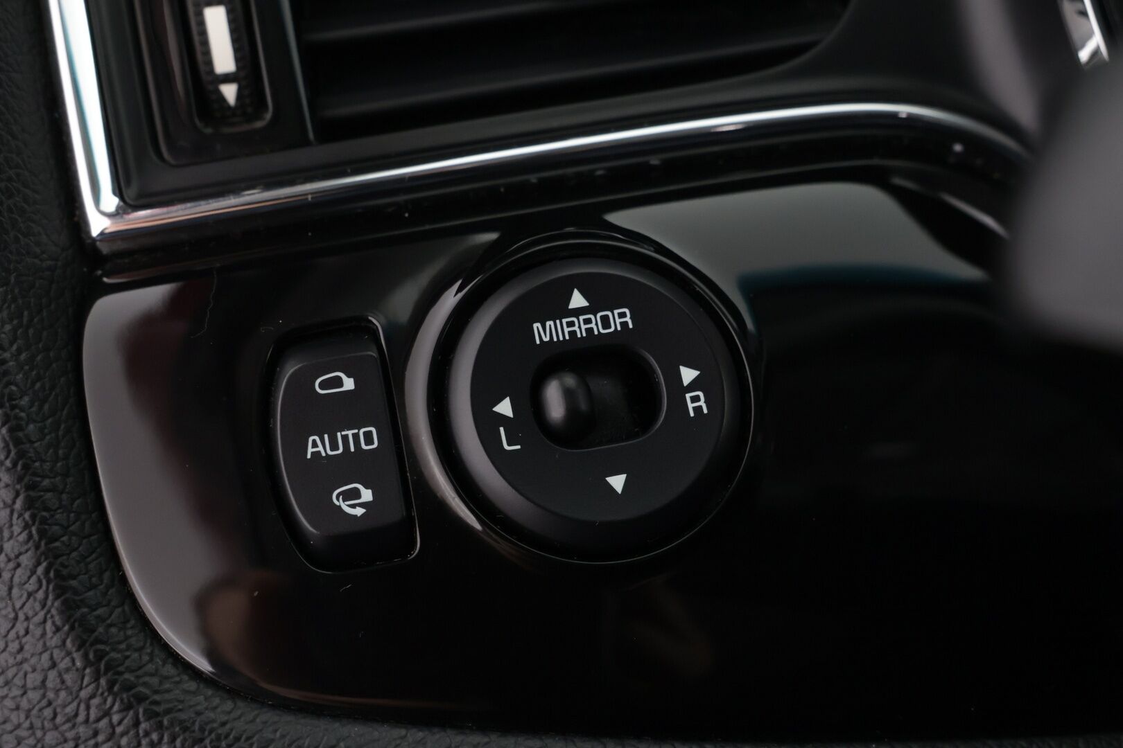 Kia cee'd 2017 1,6 EX SW DCT A/T / Vakkari / P-kamera / Lohko+sisälämmitin / Apple&Android / Koukku / Ratinlämmitin / Navi - Suomi-auto / Merkkihuollettu / 2x Aluvanteet / Uudenveroiset nastat, sekä kesärenkaat!