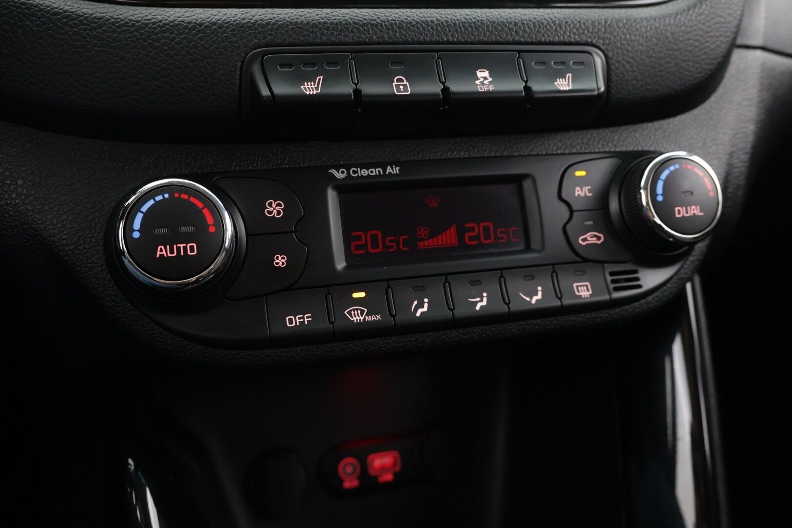 Kia cee'd 2017 1,6 EX SW DCT A/T / Vakkari / P-kamera / Lohko+sisälämmitin / Apple&Android / Koukku / Ratinlämmitin / Navi - Suomi-auto / Merkkihuollettu / 2x Aluvanteet / Uudenveroiset nastat, sekä kesärenkaat!