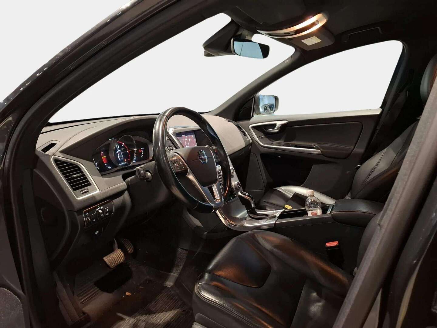 Volvo XC60 2017 D5 AWD Business Classic Summum aut / Suomi-auto / Digimittaristo / P. Kamera / Koukku / Webasto / Sähkökontti / - 2-Omisteinen / Todella siisti! / 2x renkaat&vanteet / Jakopää tehty!