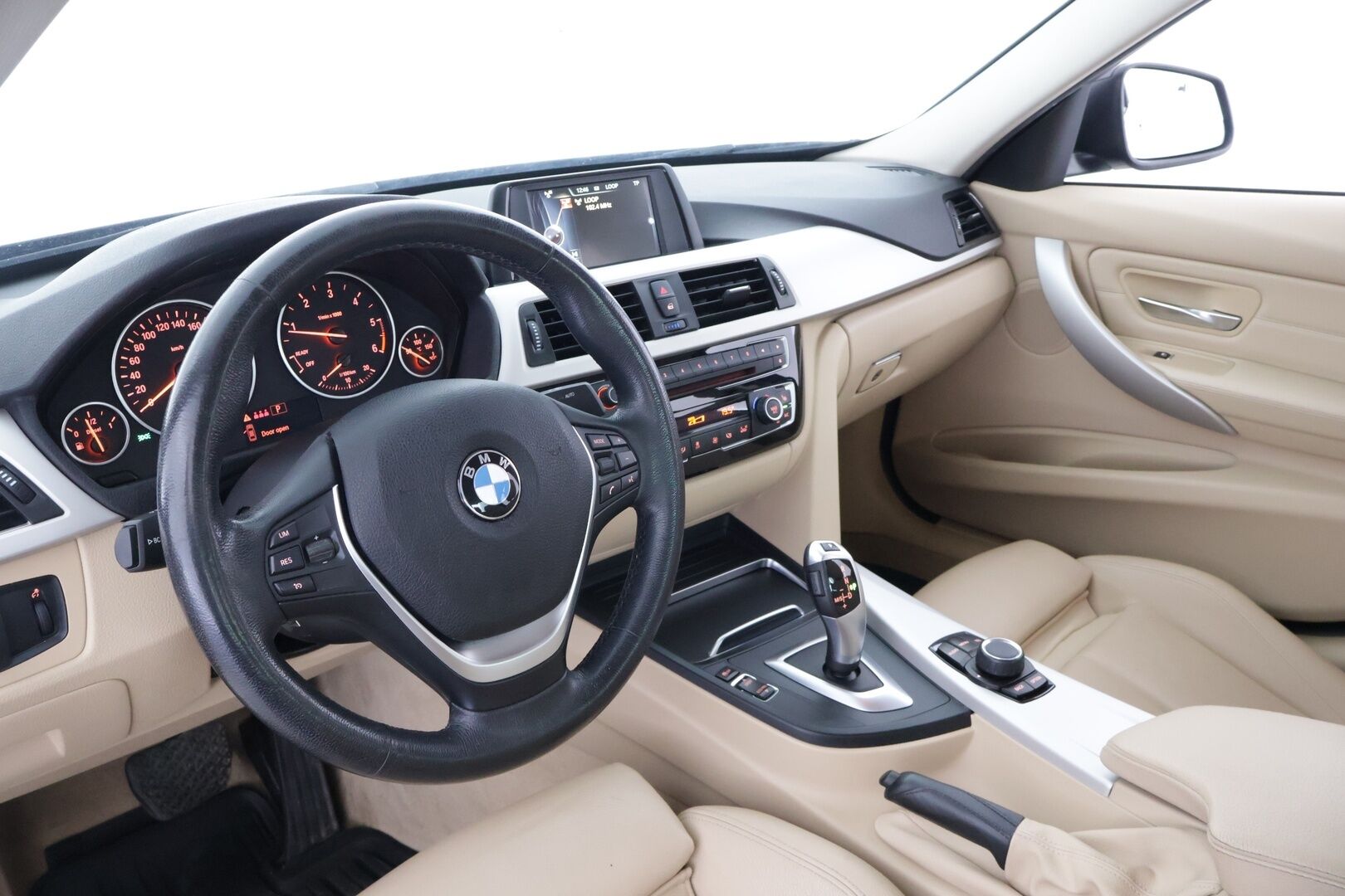 BMW 320 2017 F30 Sedan 320d A xDrive Business Exclusive Edition - Vakkari / Peruutustutka / Vaaleat Sporttinahat / LED-valot / Bluetooth / Aut. Ilmastointi / 2x renkaat / Ratinlämmitin