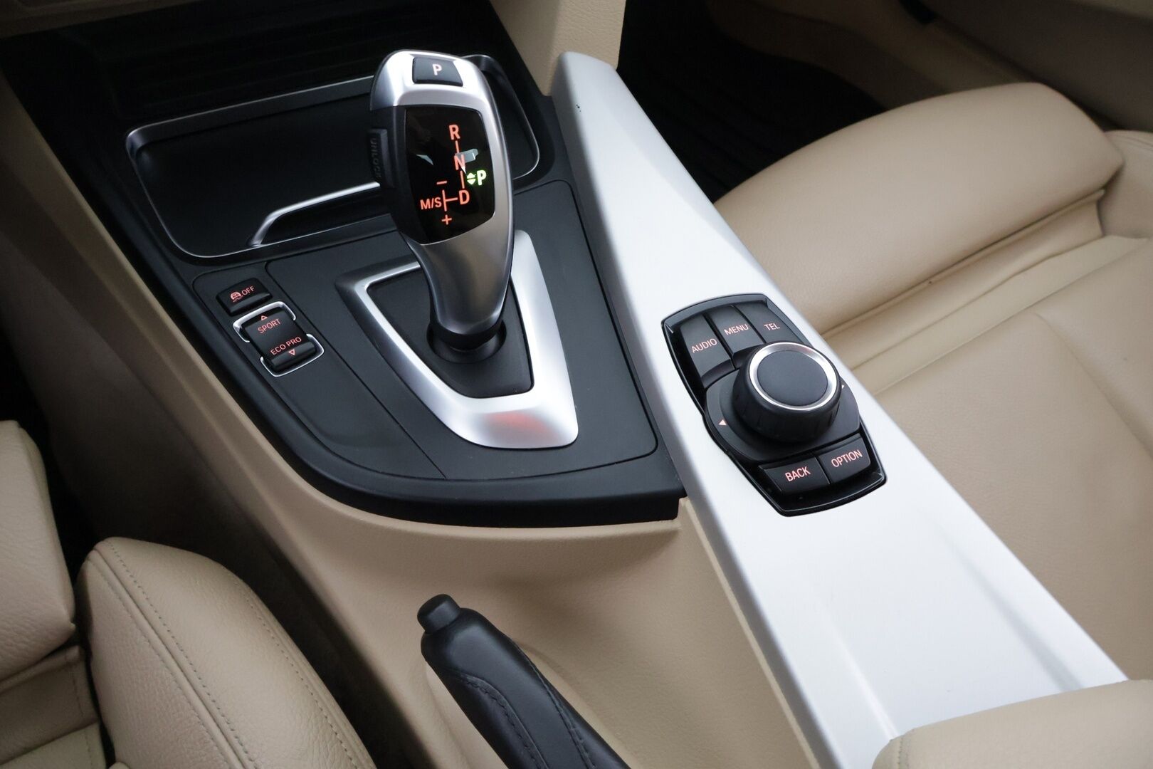 BMW 320 2017 F30 Sedan 320d A xDrive Business Exclusive Edition - Vakkari / Peruutustutka / Vaaleat Sporttinahat / LED-valot / Bluetooth / Aut. Ilmastointi / 2x renkaat / Ratinlämmitin