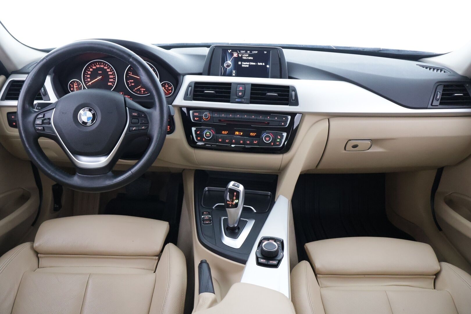 BMW 320 2017 F30 Sedan 320d A xDrive Business Exclusive Edition - Vakkari / Peruutustutka / Vaaleat Sporttinahat / LED-valot / Bluetooth / Aut. Ilmastointi / 2x renkaat / Ratinlämmitin