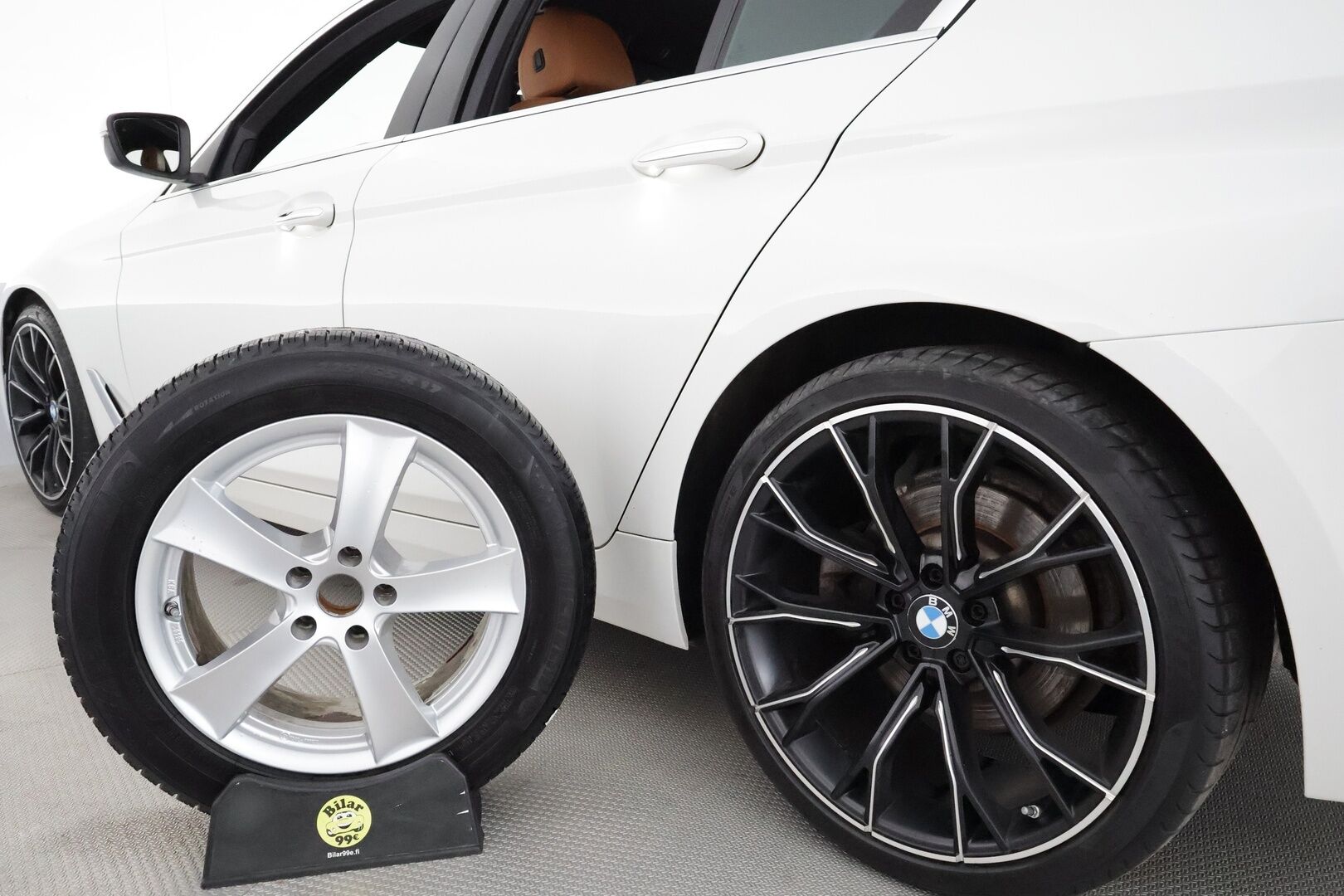 BMW 520 2017 G30 Sedan 520d A Business Comfort **LED / ACC / P.kamera / Sisätilanlämmitin / Konjakki Nahat / HiFI / Kaistavahti** - 2-om Suomi-auto / Kahdet Renkaat / Merkkihuollettu! - HULLUT JOULUT KORKOTARJOUS 2,49% 