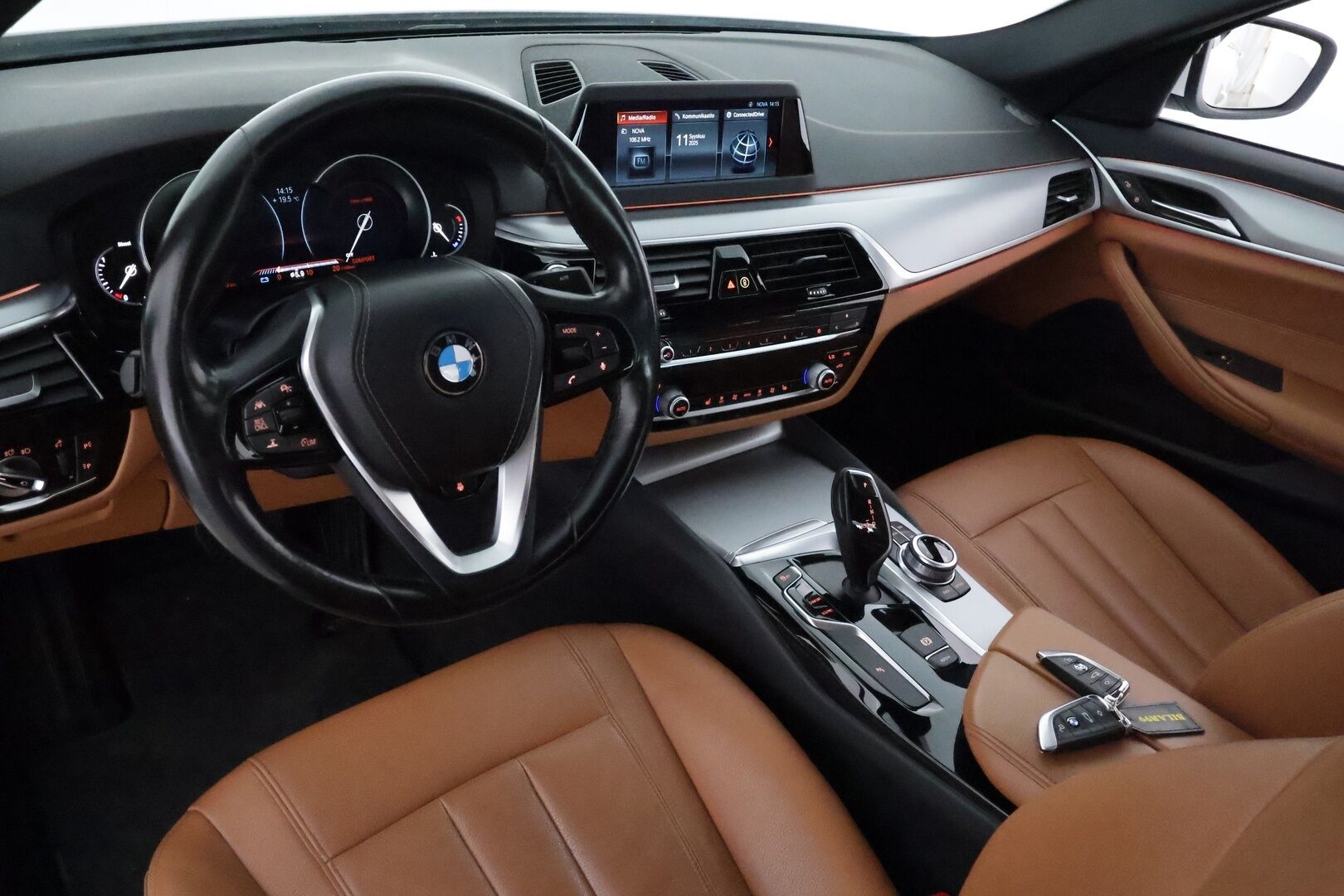 BMW 520 2017 G30 Sedan 520d A Business Comfort **LED / ACC / P.kamera / Sisätilanlämmitin / Konjakki Nahat / HiFI / Kaistavahti** - 2-om Suomi-auto / Kahdet Renkaat / Merkkihuollettu!