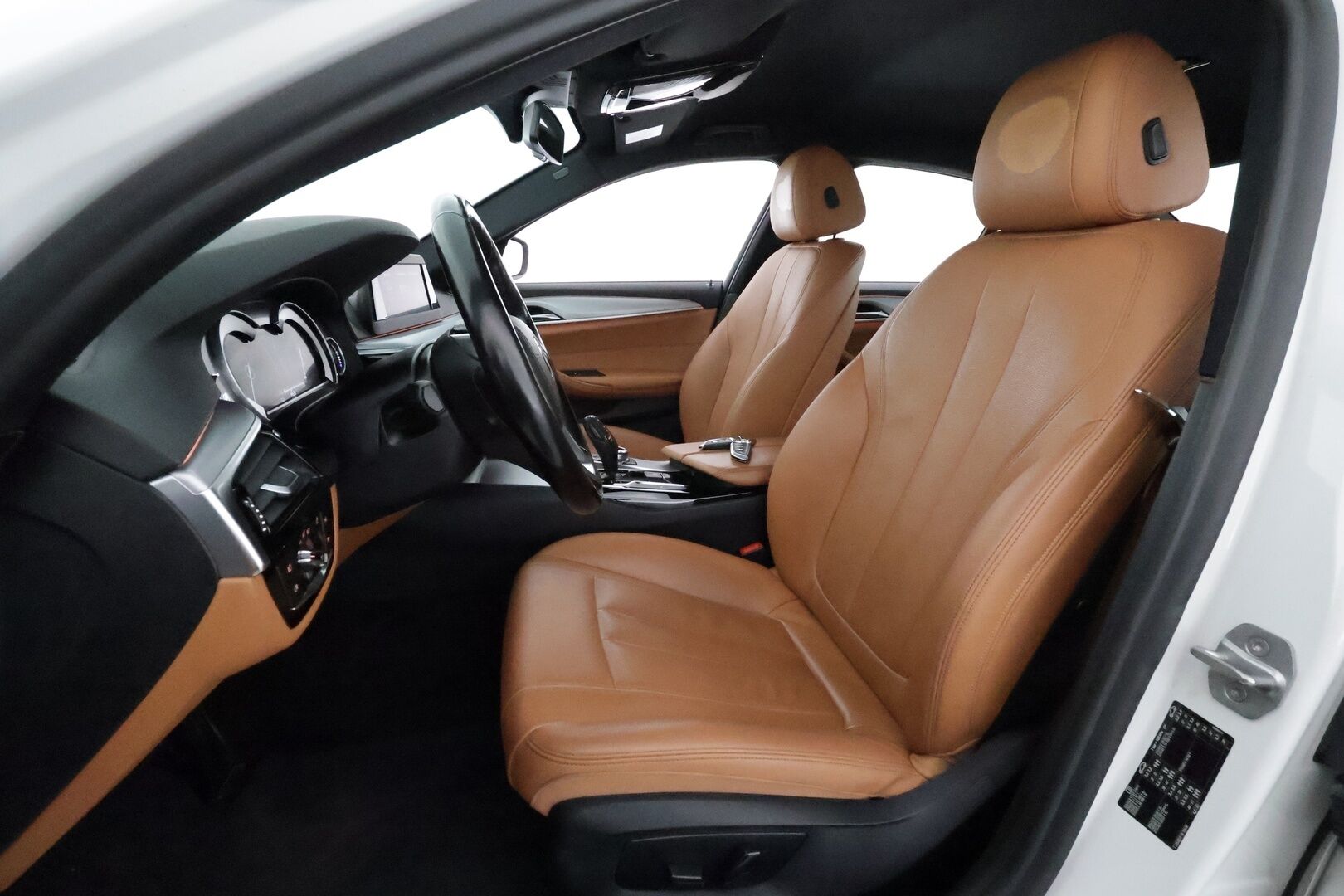 BMW 520 2017 G30 Sedan 520d A Business Comfort **LED / ACC / P.kamera / Sisätilanlämmitin / Konjakki Nahat / HiFI / Kaistavahti** - 2-om Suomi-auto / Kahdet Renkaat / Merkkihuollettu! - HULLUT JOULUT KORKOTARJOUS 2,49% 