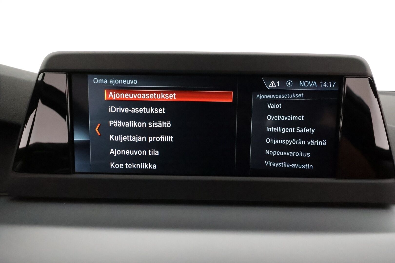 BMW 520 2017 G30 Sedan 520d A Business Comfort **LED / ACC / P.kamera / Sisätilanlämmitin / Konjakki Nahat / HiFI / Kaistavahti** - 2-om Suomi-auto / Kahdet Renkaat / Merkkihuollettu!