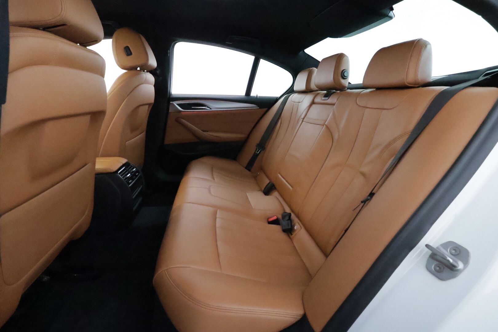 BMW 520 2017 G30 Sedan 520d A Business Comfort **LED / ACC / P.kamera / Sisätilanlämmitin / Konjakki Nahat / HiFI / Kaistavahti** - 2-om Suomi-auto / Kahdet Renkaat / Merkkihuollettu!