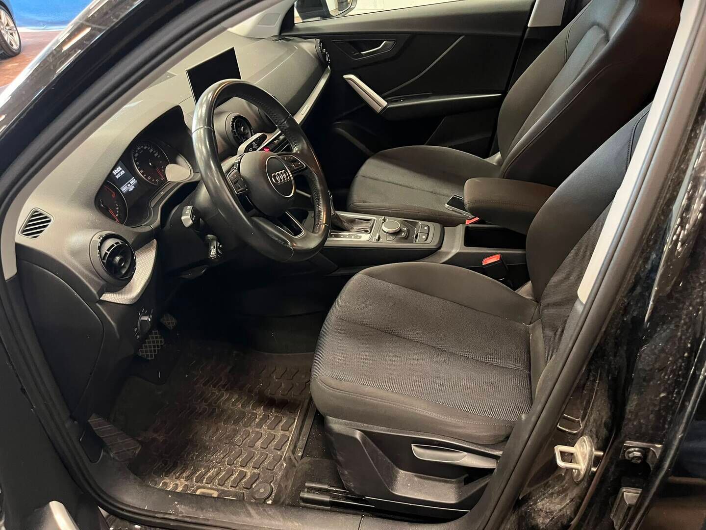 Audi Q2 2017 Business 1,0 TFSI 85 kW S tronic ultra - Juuri Tullut & Huollettu! | ACC | Lohko + Sisäp. | Tutkat | Keyless | LED | Suomi-auto | Bluetooth | 2X Renkaat & Aluvanteet |