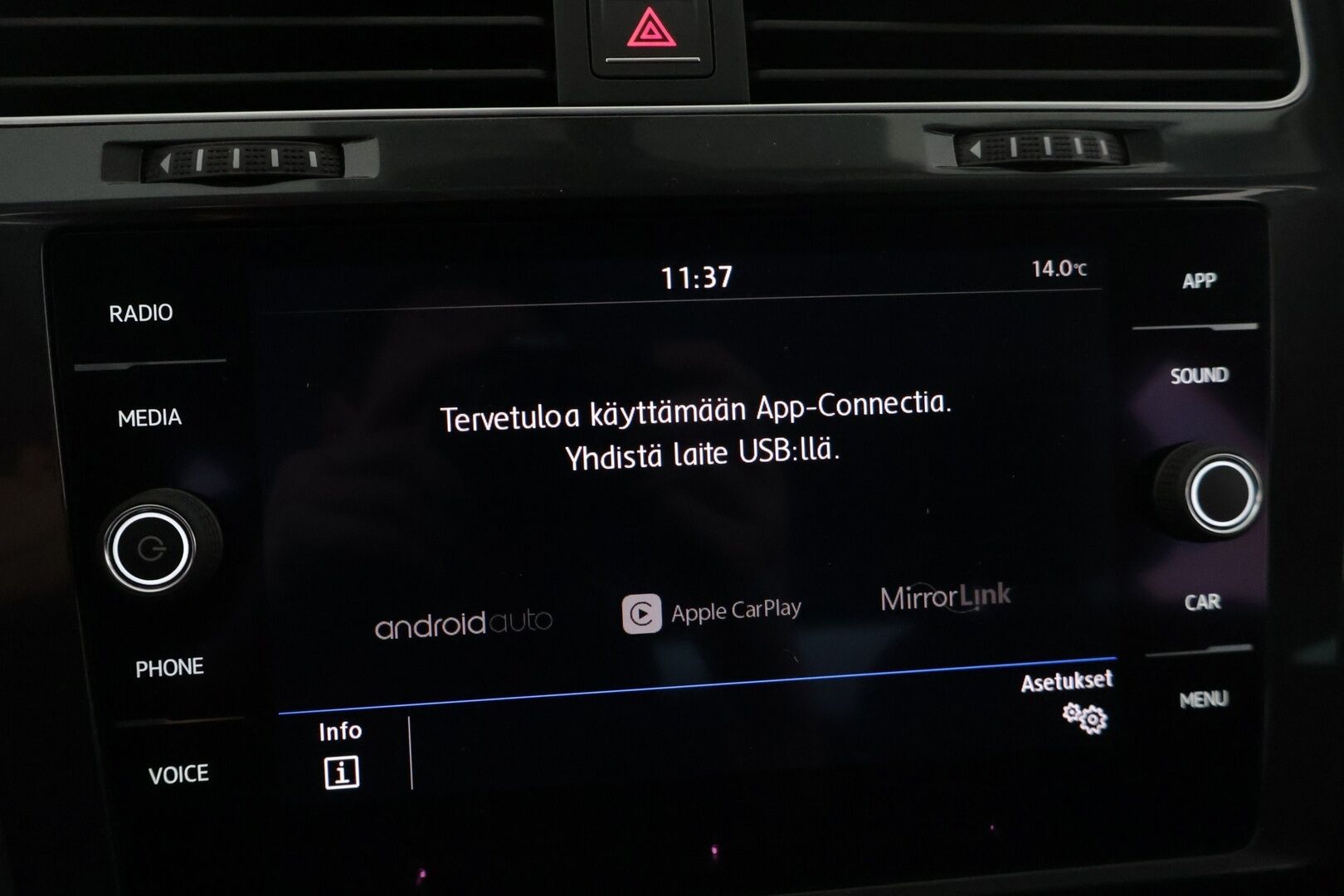 Volkswagen Golf 2017 Comfortline 1,0 TSI 81 kW (110 hv) DSG *Facelift / ACC / P-Kamera / Tutkat / Apple&Android * - *Suomi-auto / Taloudellinen ja mukava käyttis / Jakohihna vaihdettu 07/24 *