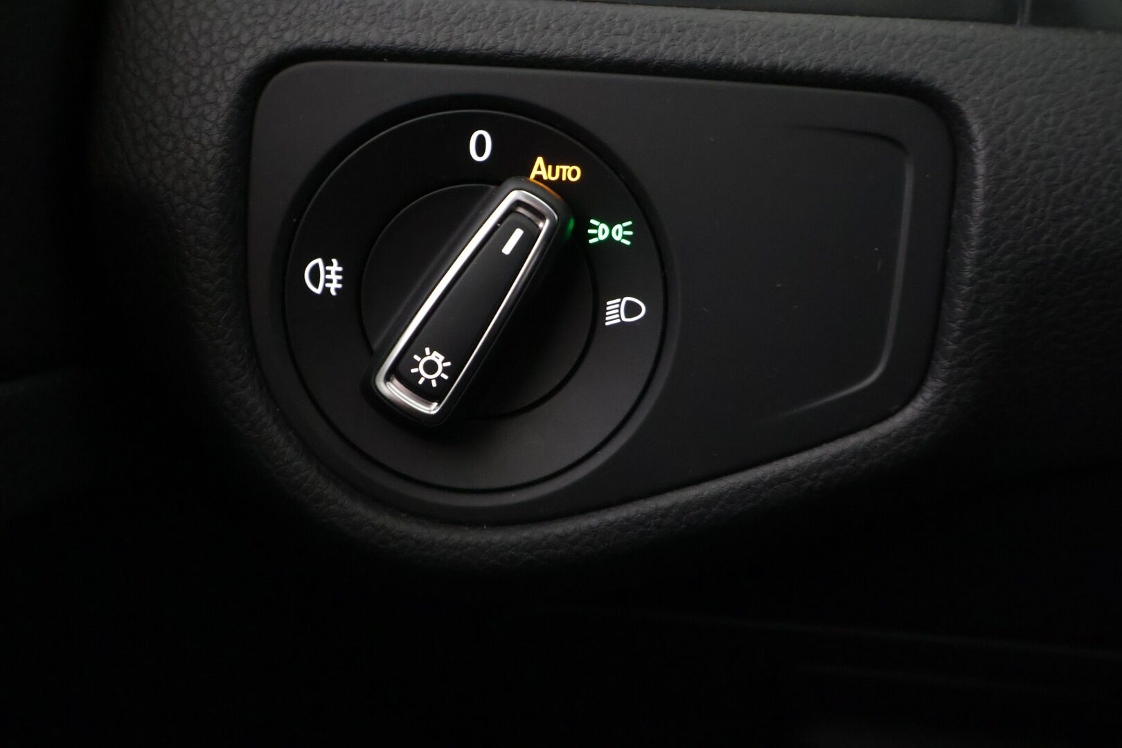 Volkswagen Golf 2017 Comfortline 1,0 TSI 81 kW (110 hv) DSG *Facelift / ACC / P-Kamera / Tutkat / Apple&Android * - *Suomi-auto / Taloudellinen ja mukava käyttis / Jakohihna vaihdettu 07/24 *