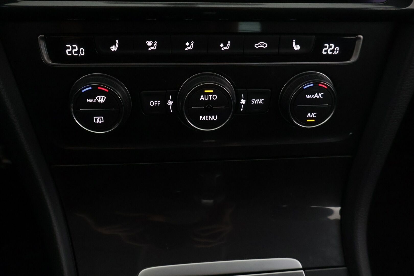 Volkswagen Golf 2017 Comfortline 1,0 TSI 81 kW (110 hv) DSG *Facelift / ACC / P-Kamera / Tutkat / Apple&Android * - *Suomi-auto / Taloudellinen ja mukava käyttis / Jakohihna vaihdettu 07/24 *