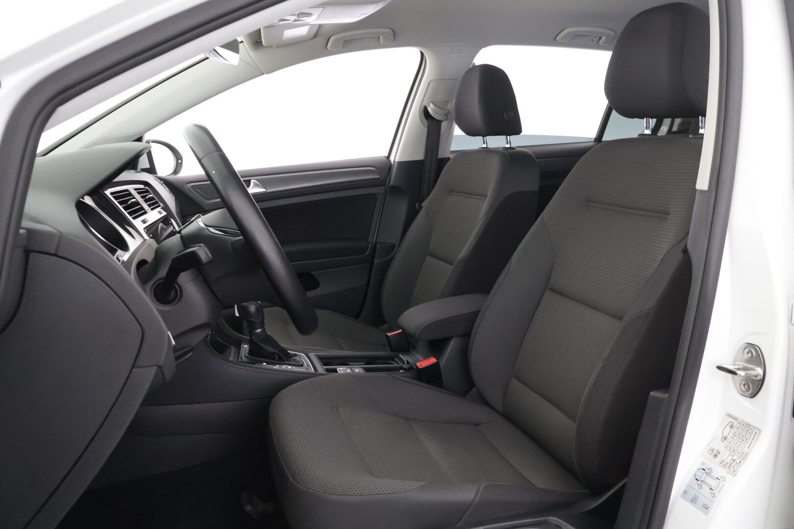 Volkswagen Golf 2017 Comfortline 1,0 TSI 81 kW (110 hv) DSG *Facelift / ACC / P-Kamera / Tutkat / Apple&Android * - *Suomi-auto / Taloudellinen ja mukava käyttis / Jakohihna vaihdettu 07/24 *