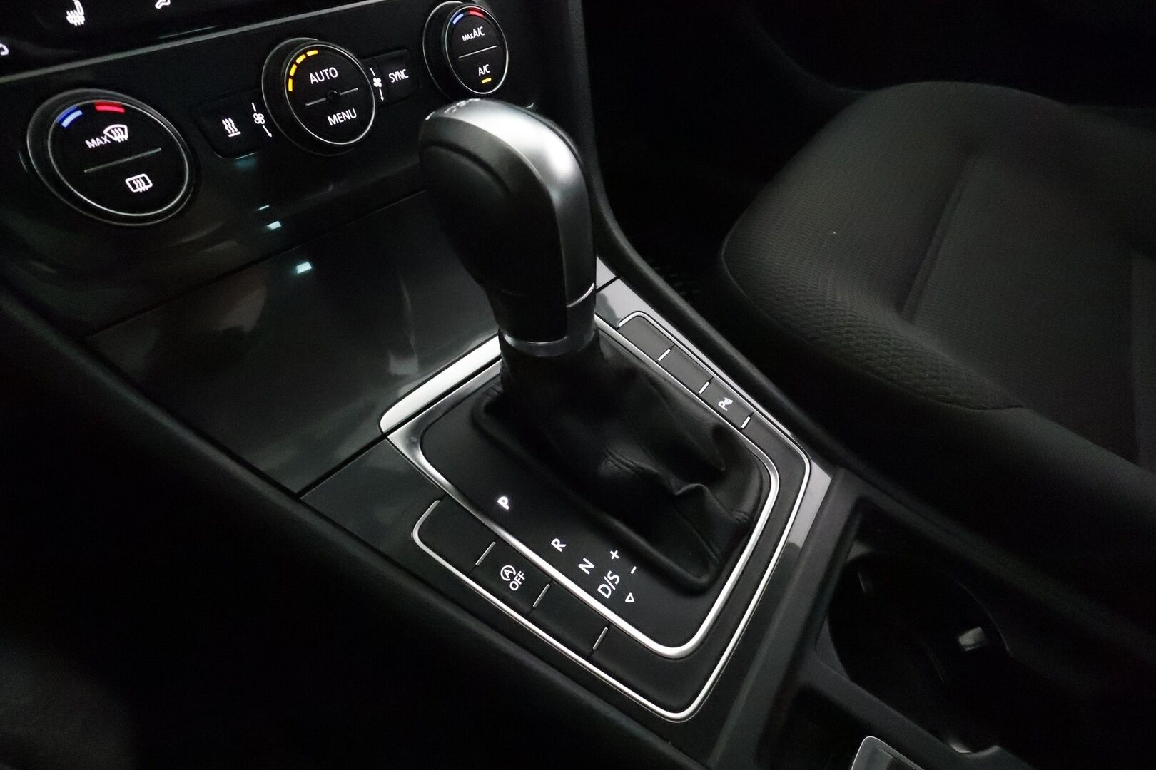 Volkswagen Golf 2018 Variant Comfortline 1,4 TSI (125 hv) DSG **Adapt.vakkari / Digimittaristo / P.kamera / Apple&Android / Webasto** - Suomi-auto / Kahdet renkaat aluvanteilla