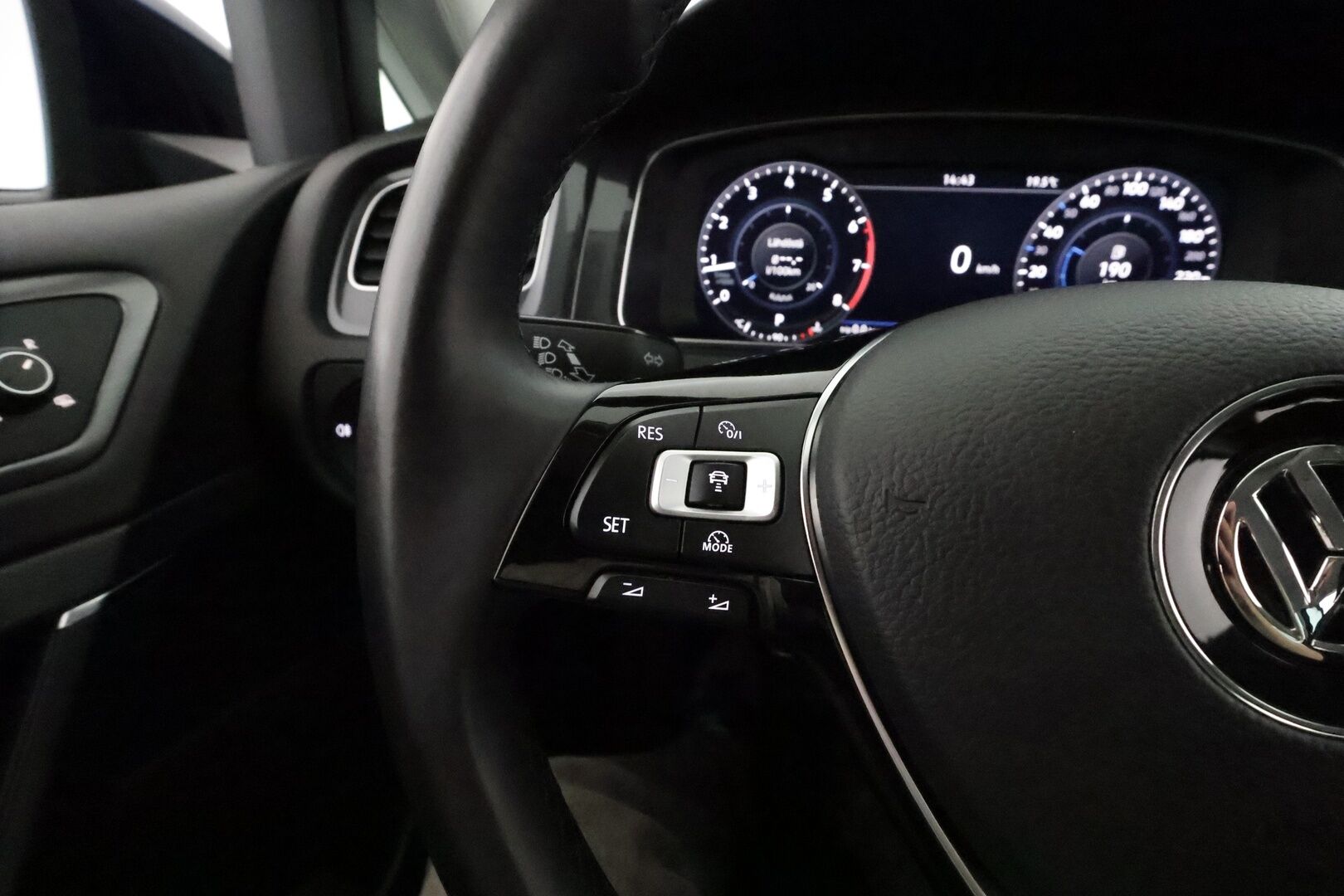 Volkswagen Golf 2018 Variant Comfortline 1,4 TSI (125 hv) DSG **Adapt.vakkari / Digimittaristo / P.kamera / Apple&Android / Webasto** - Suomi-auto / Kahdet renkaat aluvanteilla