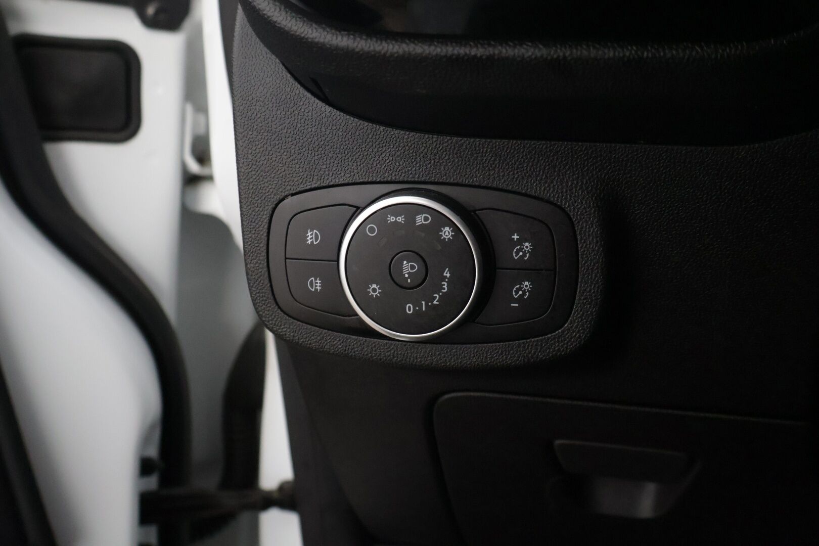 Ford Fiesta 2017 1,1 85hv M5 Titanium 5-ovinen * Lämmitettävä tuulilasi / Ratinlämmitin / P. Tutka / Vakkari / Bluetooth * - Suomi-auto / Lohkolämmitin / Kahdet renkaat Fordin alumiinivanteilla