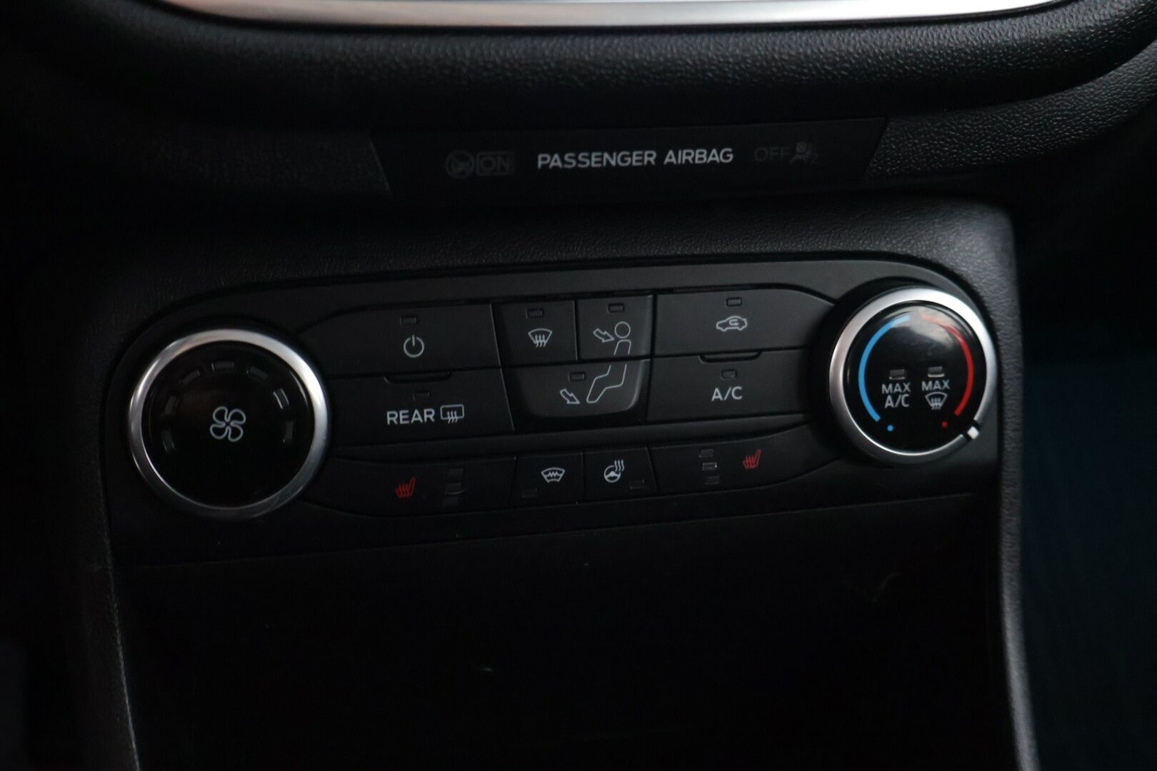 Ford Fiesta 2017 1,1 85hv M5 Titanium 5-ovinen * Lämmitettävä tuulilasi / Ratinlämmitin / P. Tutka / Vakkari / Bluetooth * - Suomi-auto / Lohkolämmitin / Kahdet renkaat Fordin alumiinivanteilla