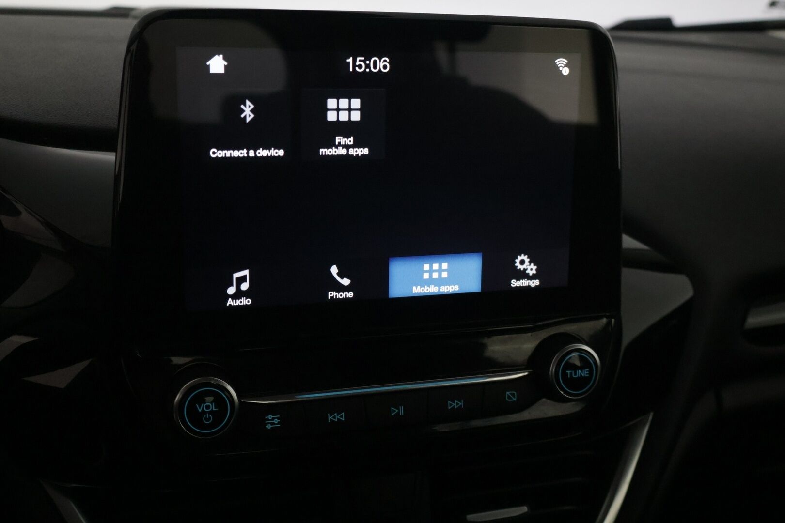 Ford Fiesta 2017 1,1 85hv M5 Titanium 5-ovinen * Lämmitettävä tuulilasi / Ratinlämmitin / P. Tutka / Vakkari / Bluetooth * - Suomi-auto / Lohkolämmitin / Kahdet renkaat Fordin alumiinivanteilla